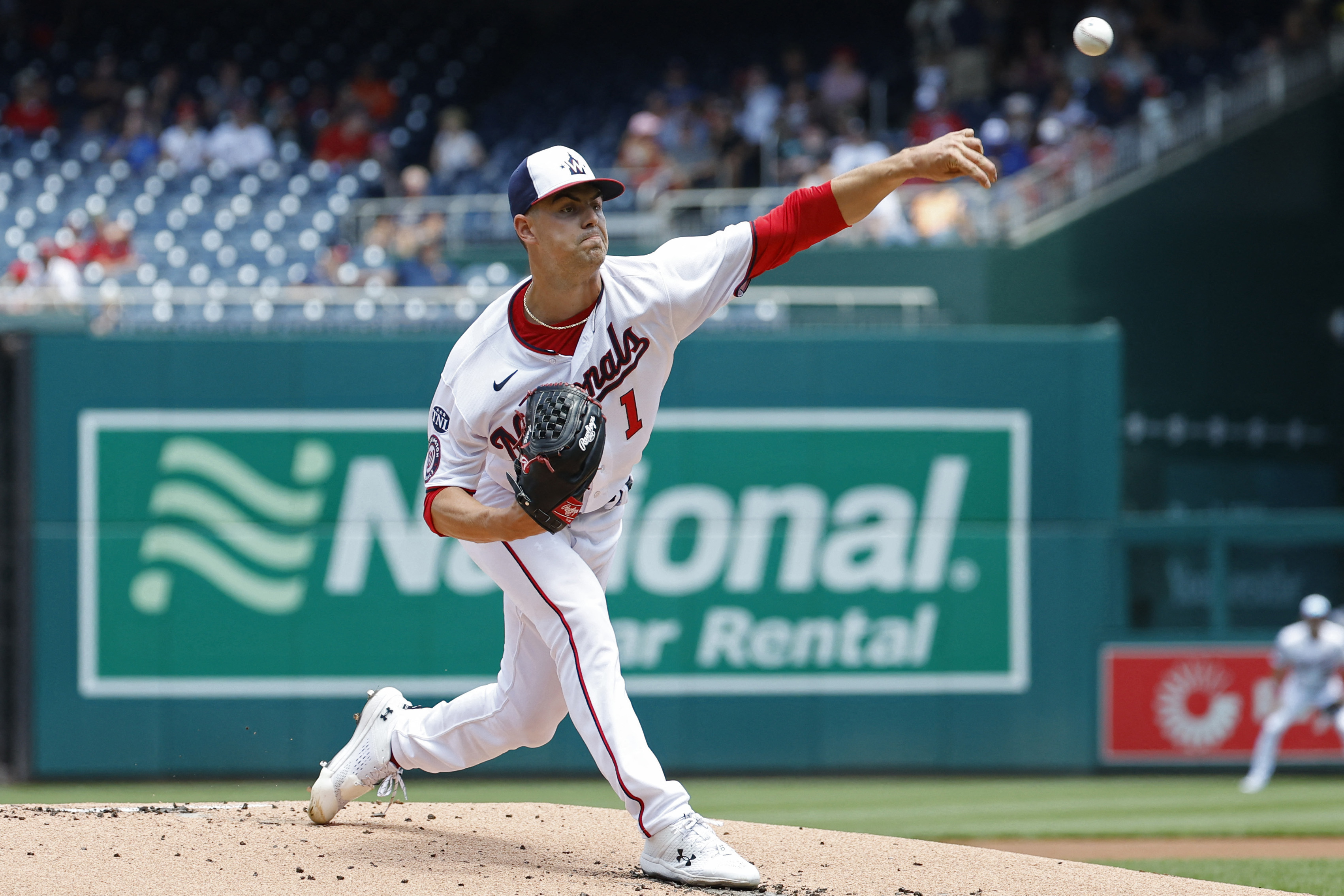 Throwback Nats rally, win 6-5 to sweep Giants