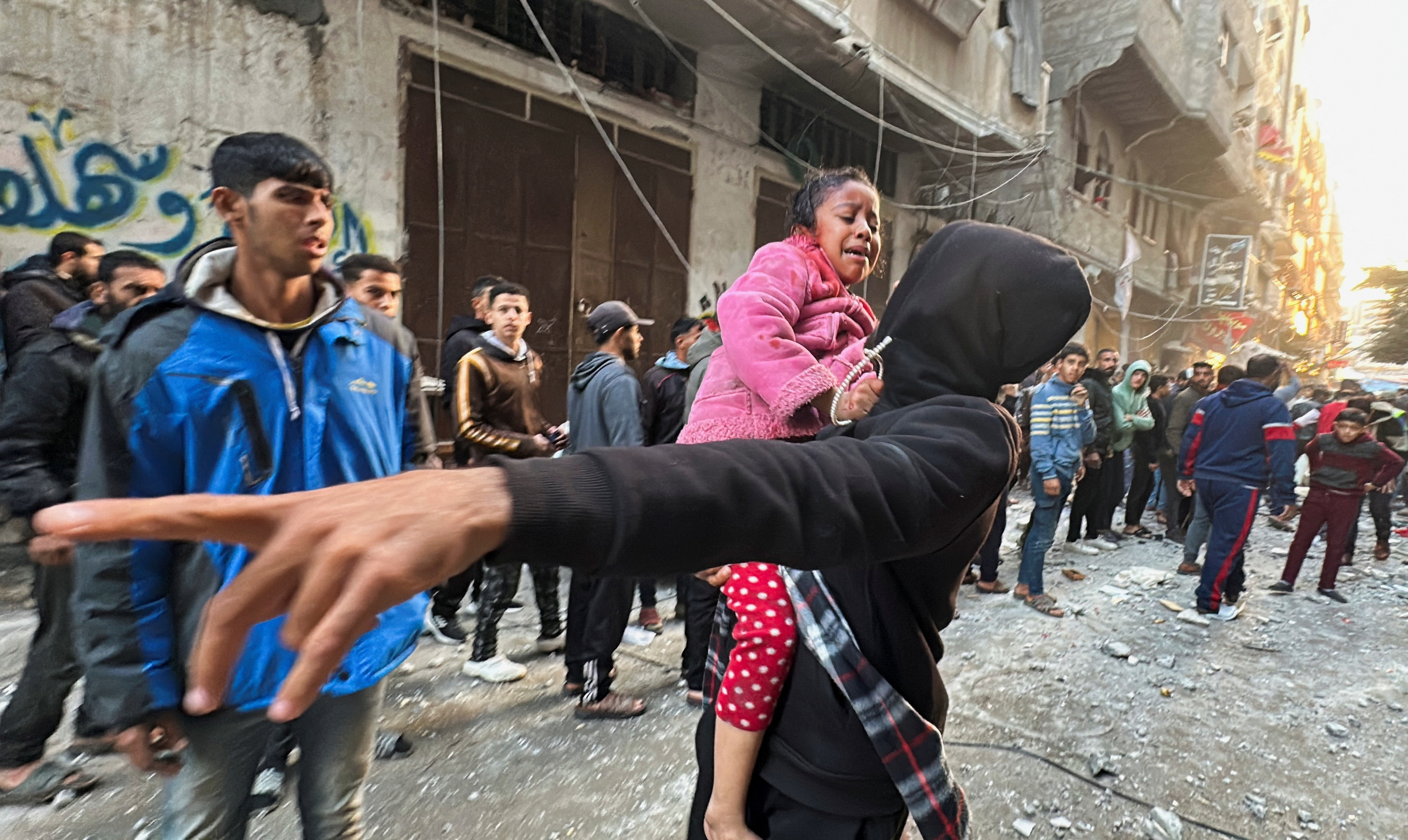 ガザ難民キャンプ、イスラエルの空爆で8人死亡＝医療関係者 | ロイター