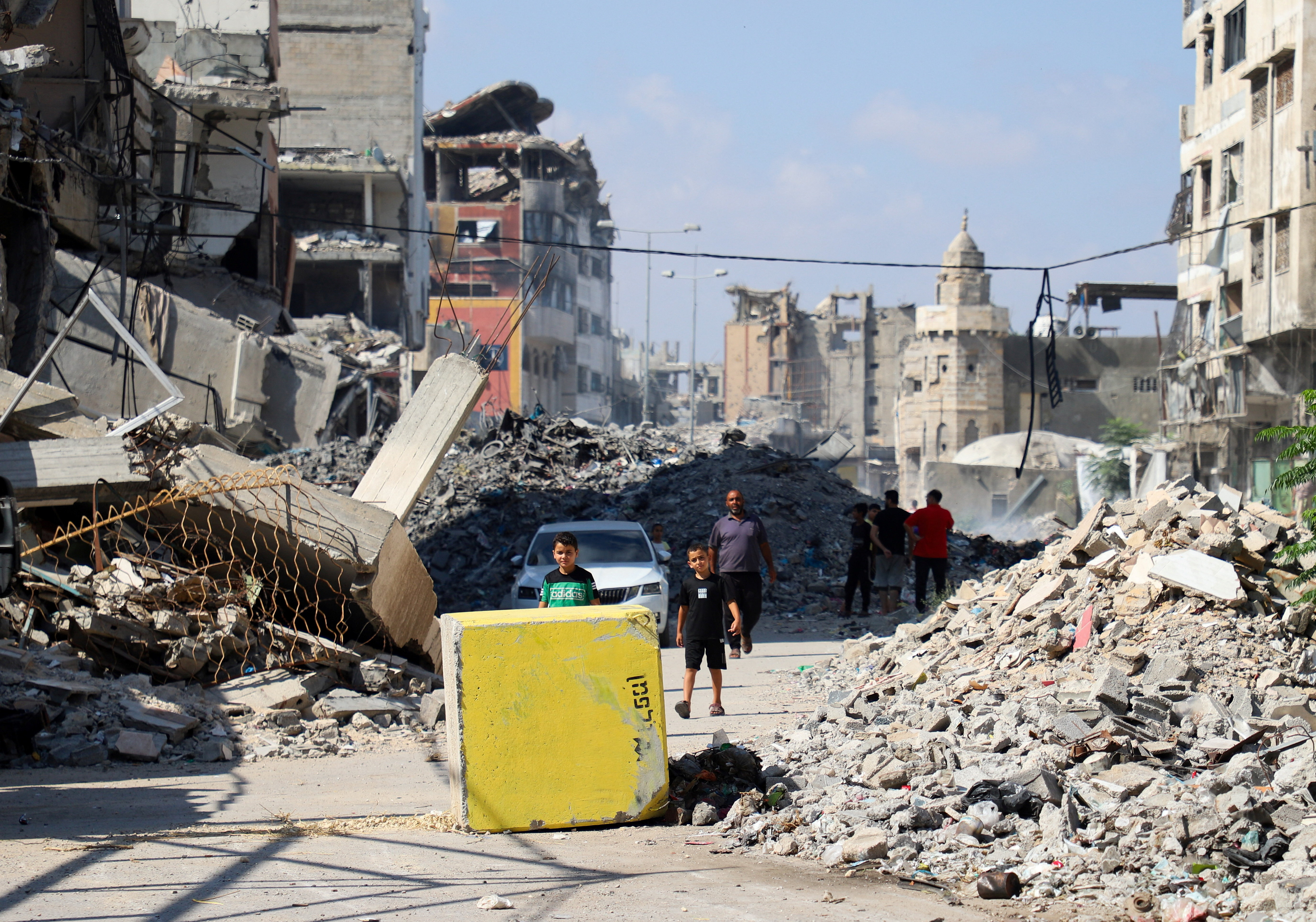 Israel's yellow line, a shifting edge of war pushing Gazans from home |  Reuters