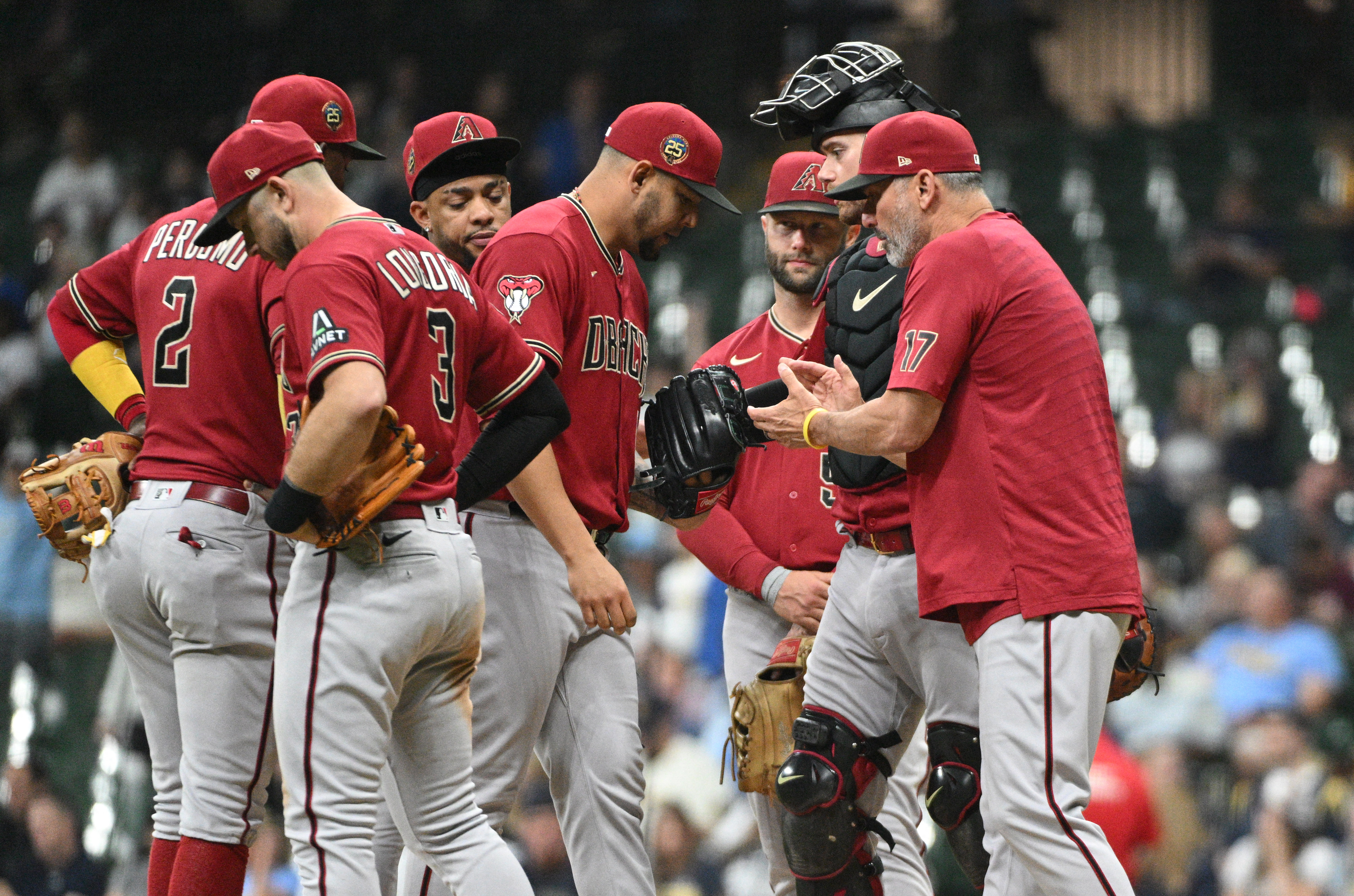 Brewers escape early hole, dump Diamondbacks