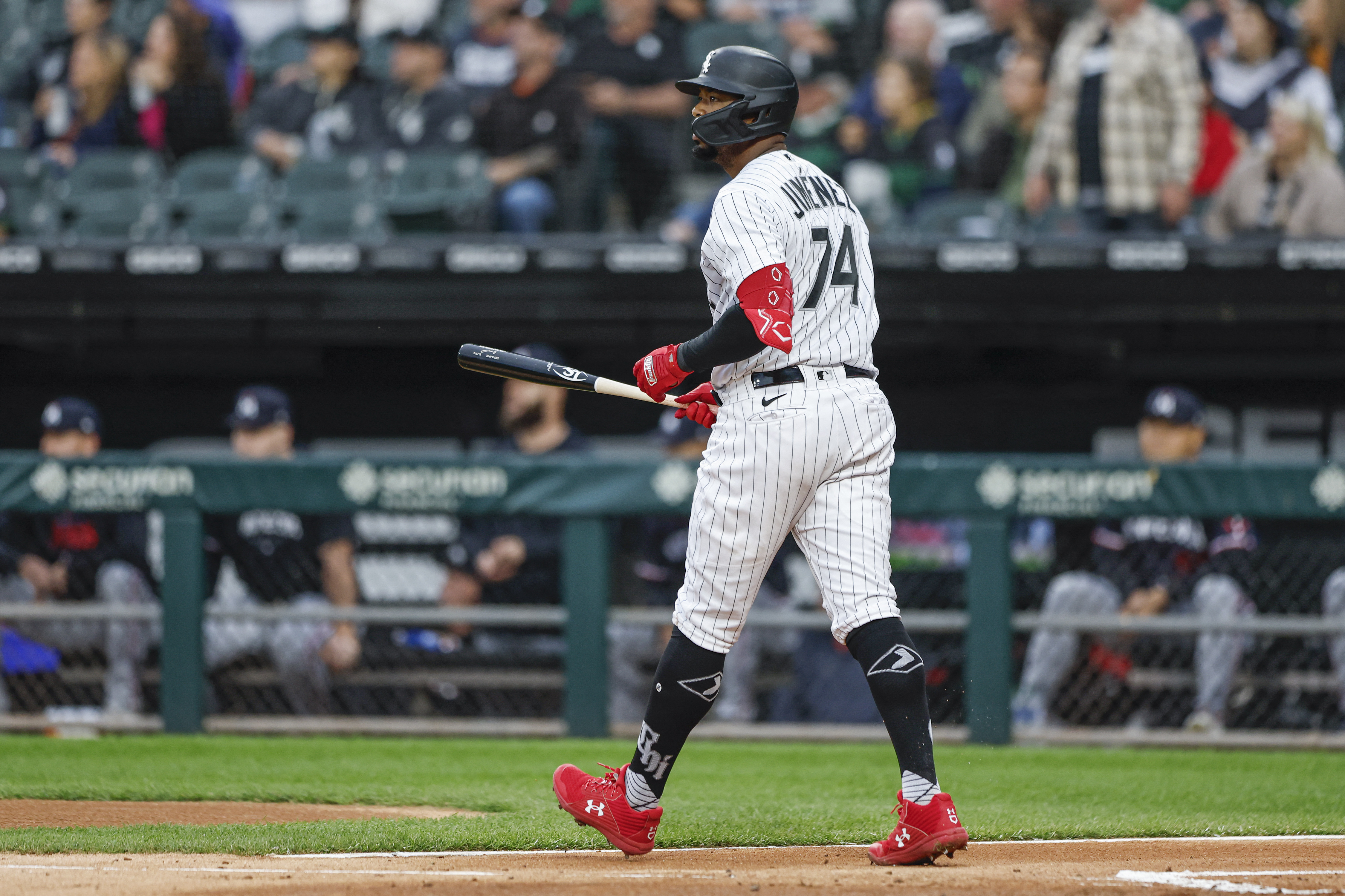 White Sox blast early home runs, hang on to beat Twins 7-6