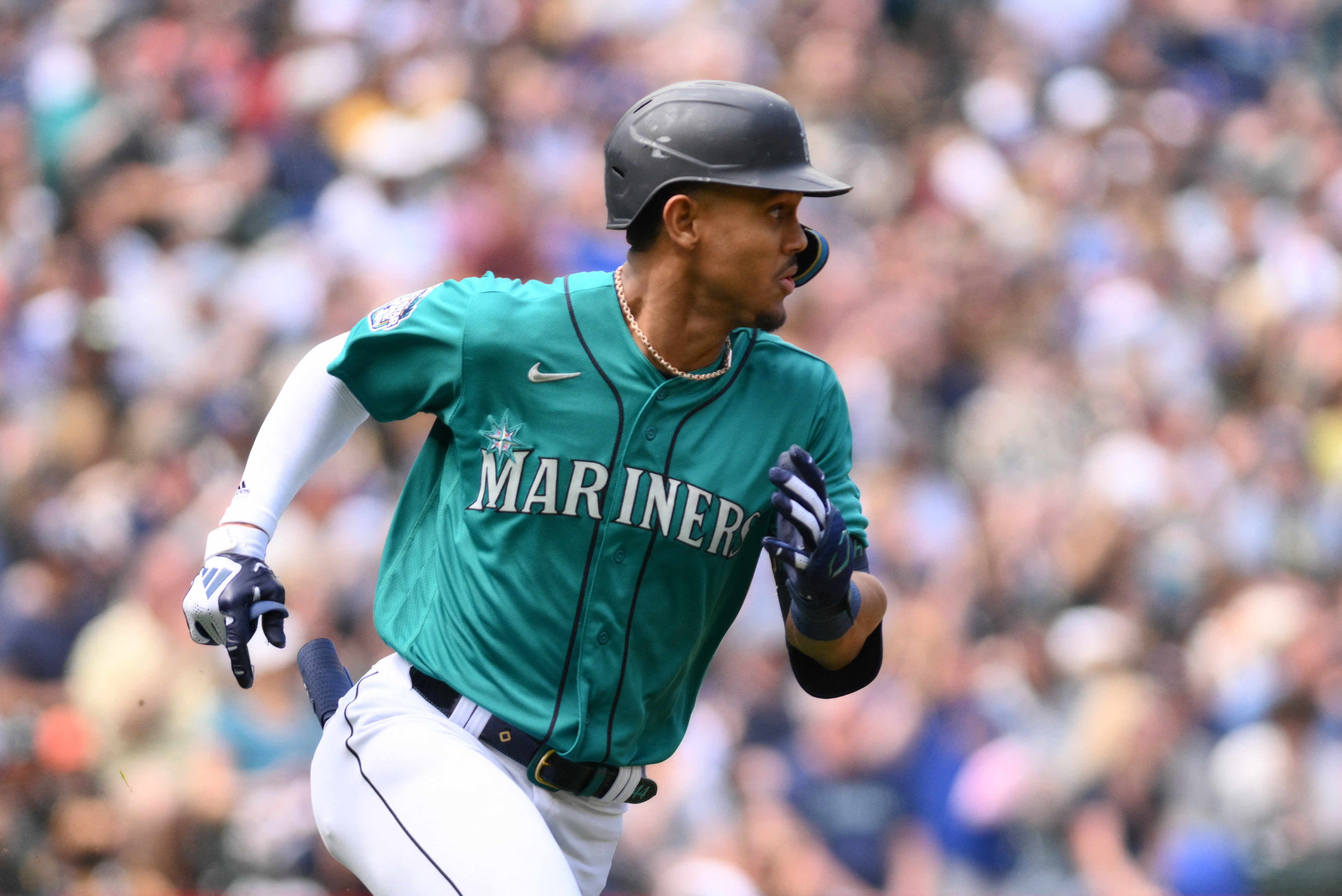 Luis Castillo Blanks Pirates While Mariners' Bats Handle Business in 5-0  Win 