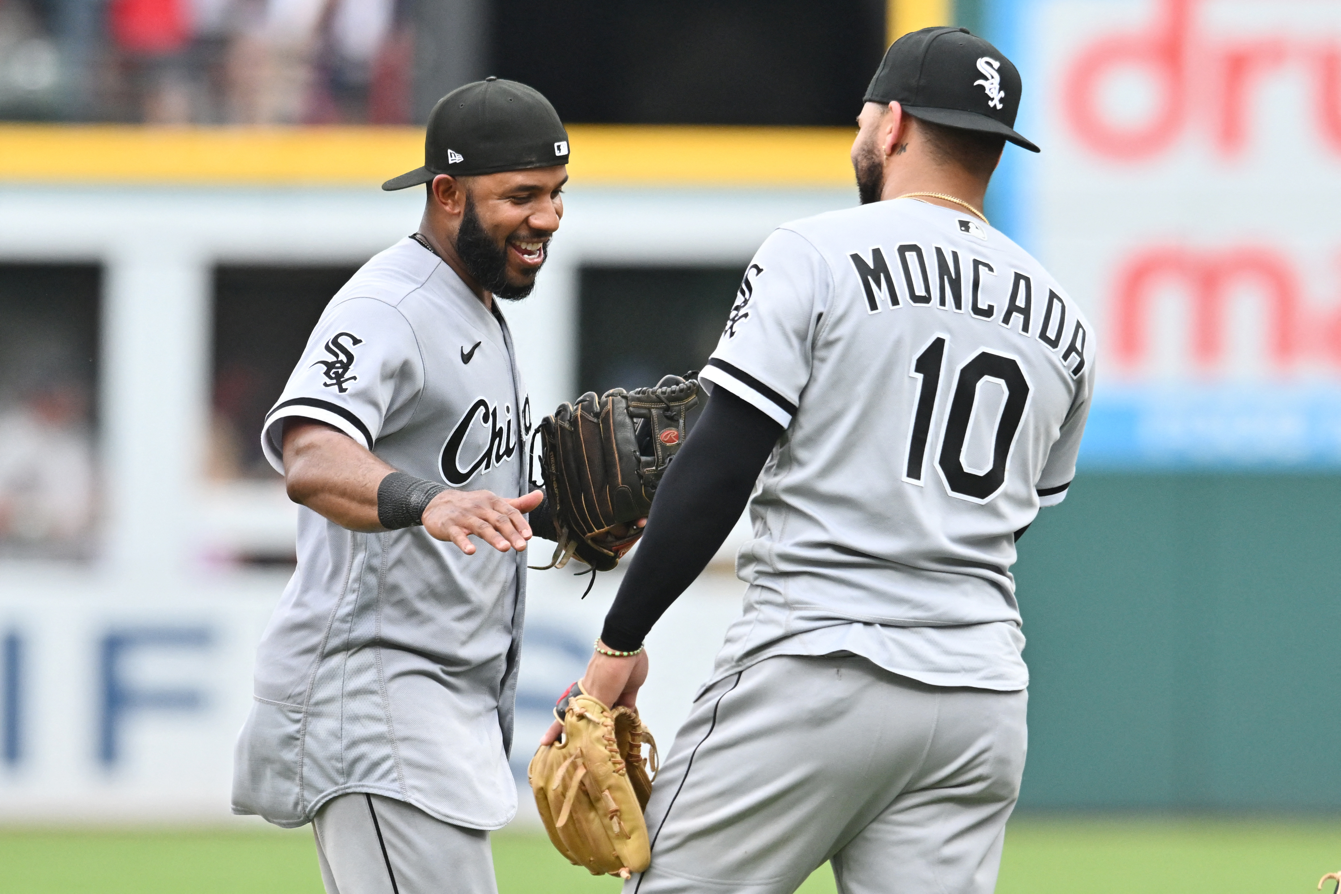 White Sox score 3 in ninth, take down Guardians