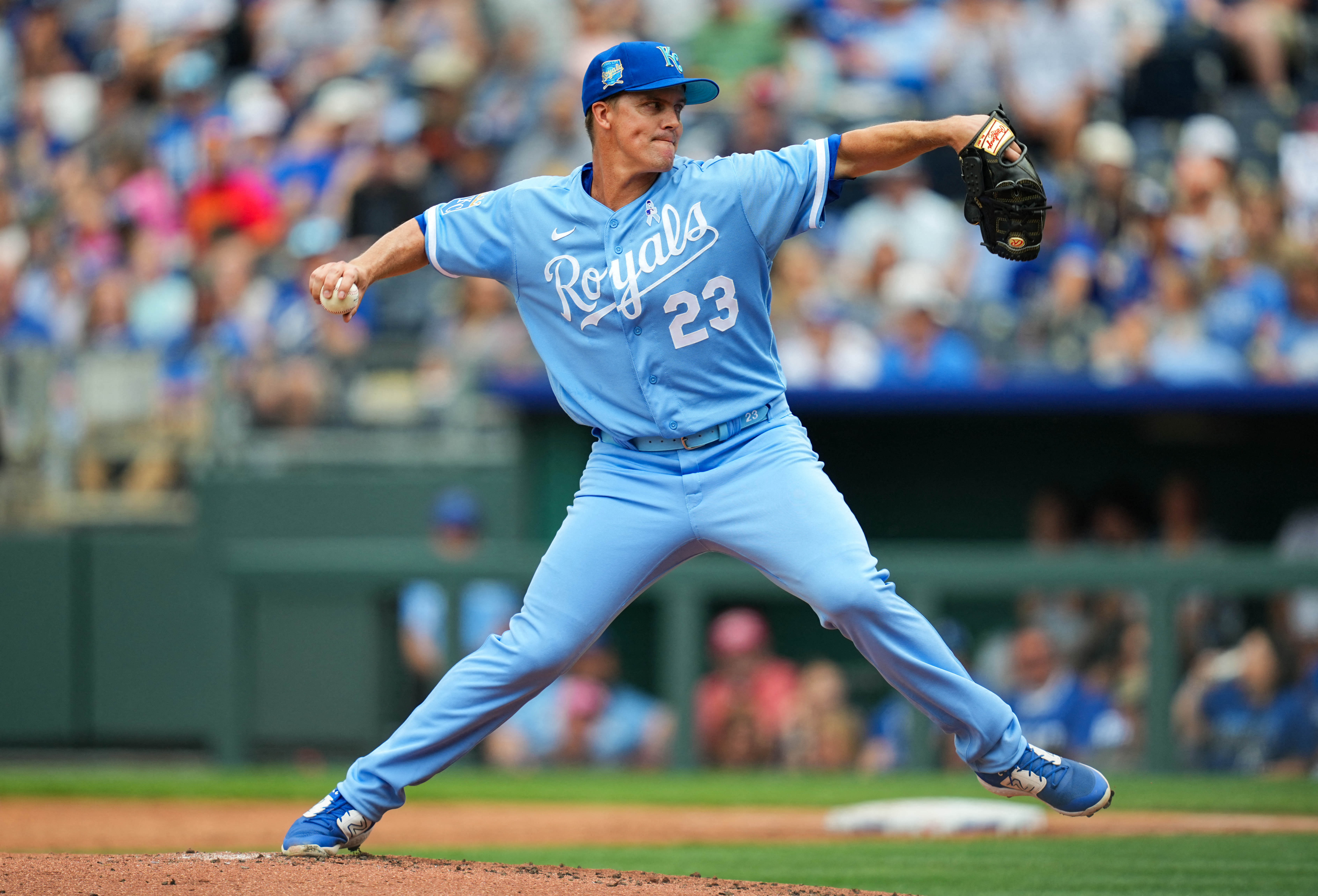 KANSAS CITY, MO - JUNE 18: Kansas City Royals starting pitcher Zack Greinke  (23) pitches during a MLB game between the Los Angeles Angels and the  Kansas City Royals on June 18