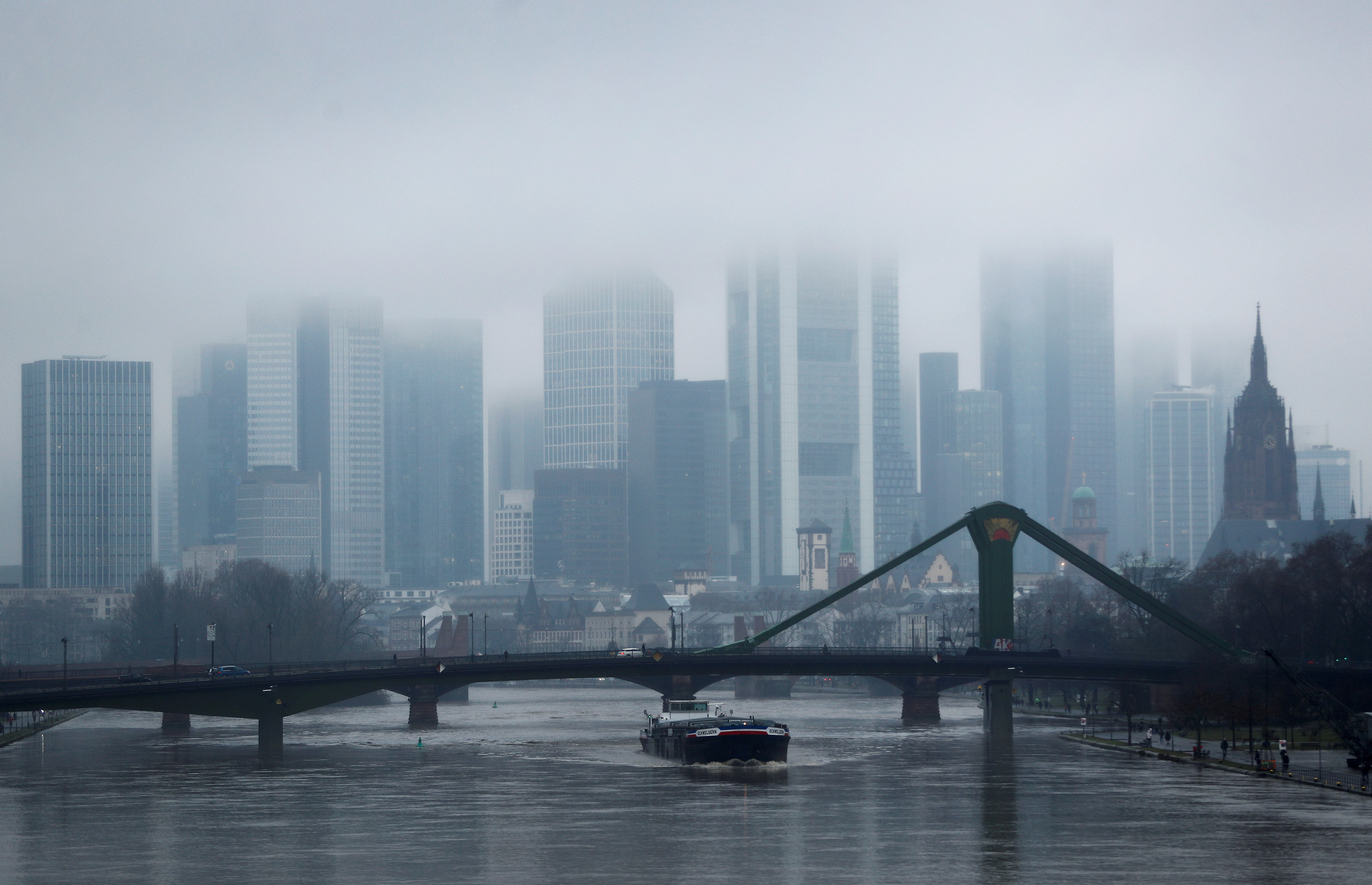 The spread of COVID-19 continues during extended lockdown in Frankfurt