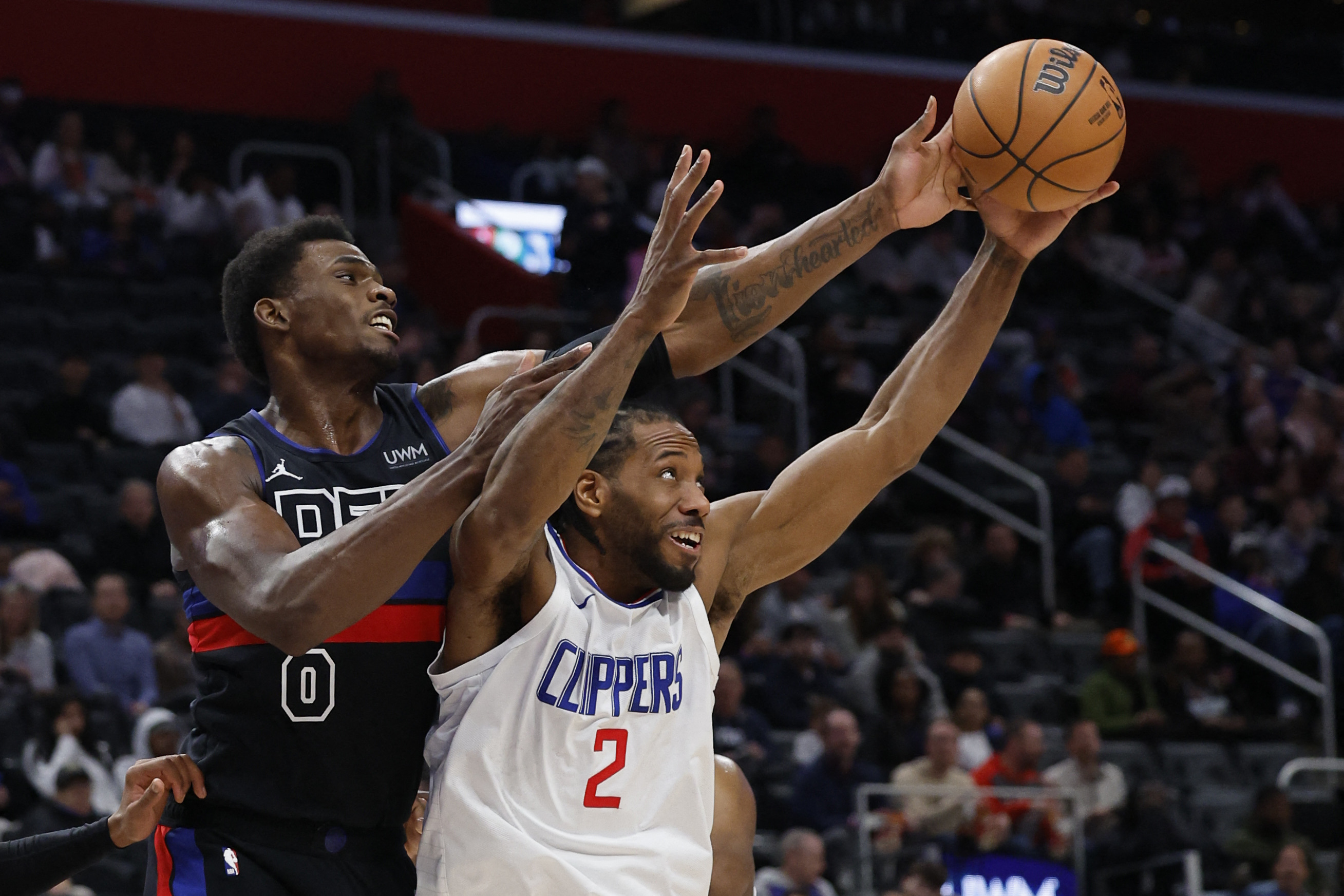 Clippers Pull Away From Pistons To Remain Hot 