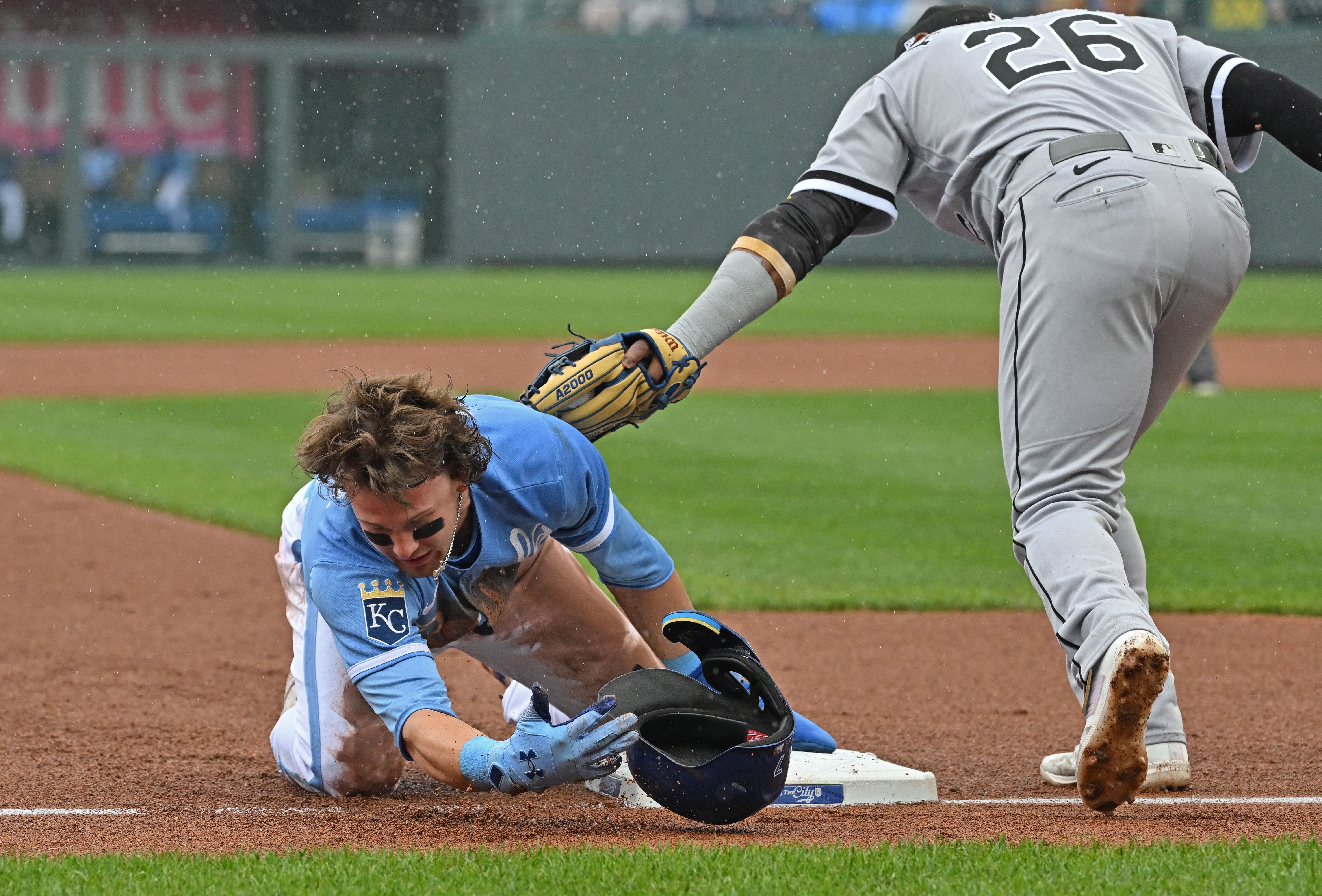 Fermin's bunt in ninth gives Royals 4-3 win over White Sox - ABC7 Chicago