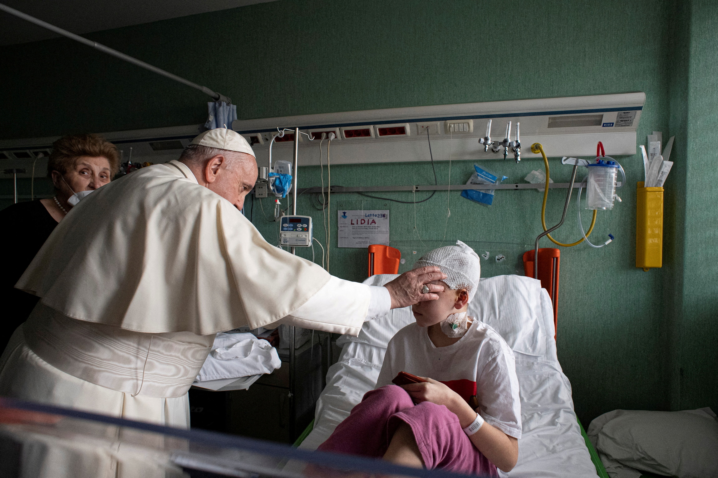 Pope Francis visits Bambino Gesu Pediatric Hospital to thank for caring for Ukrainian children
