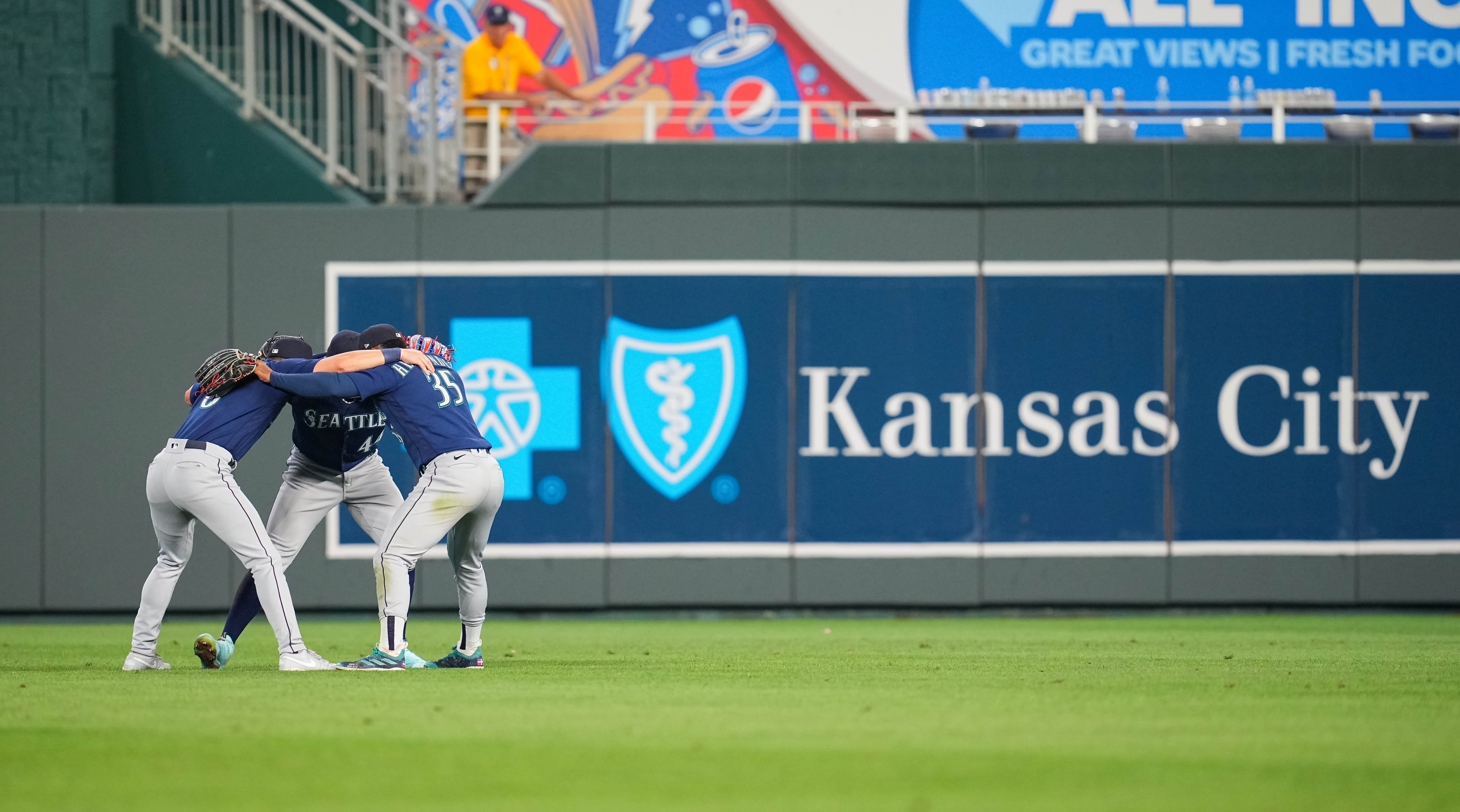 France's 10th-inning single lifts Mariners over Royals 10-8 after blown  7-run lead - The San Diego Union-Tribune