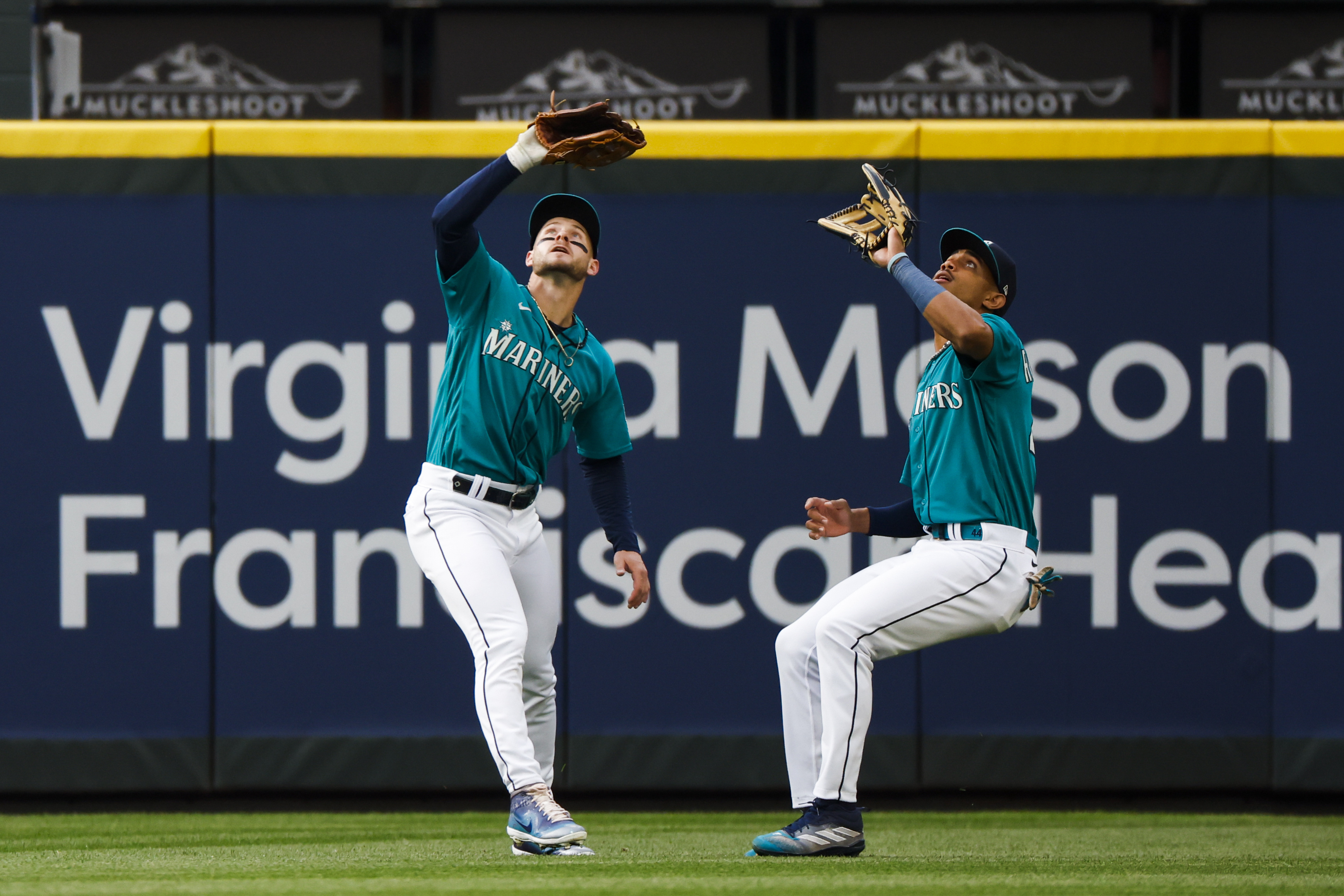 Mariners rally with 7 runs in 8th inning, top Astros 7-5 - The Columbian