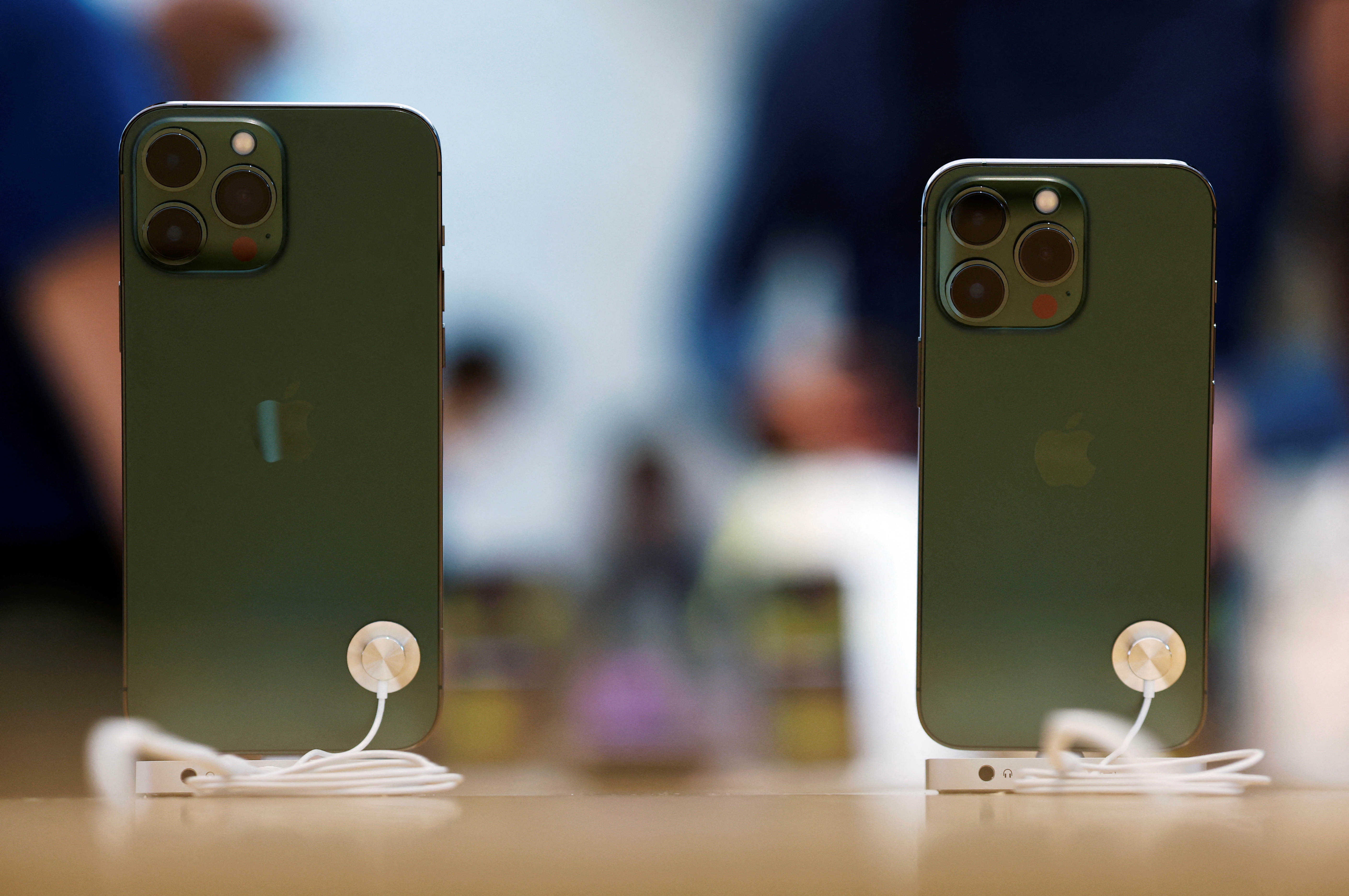 Apple iphone 15 green. Iphone 14 Pro Max. Iphone 13 Pro Green. Iphone 15 Pro Max. Iphone 14 Pro Max 2022.