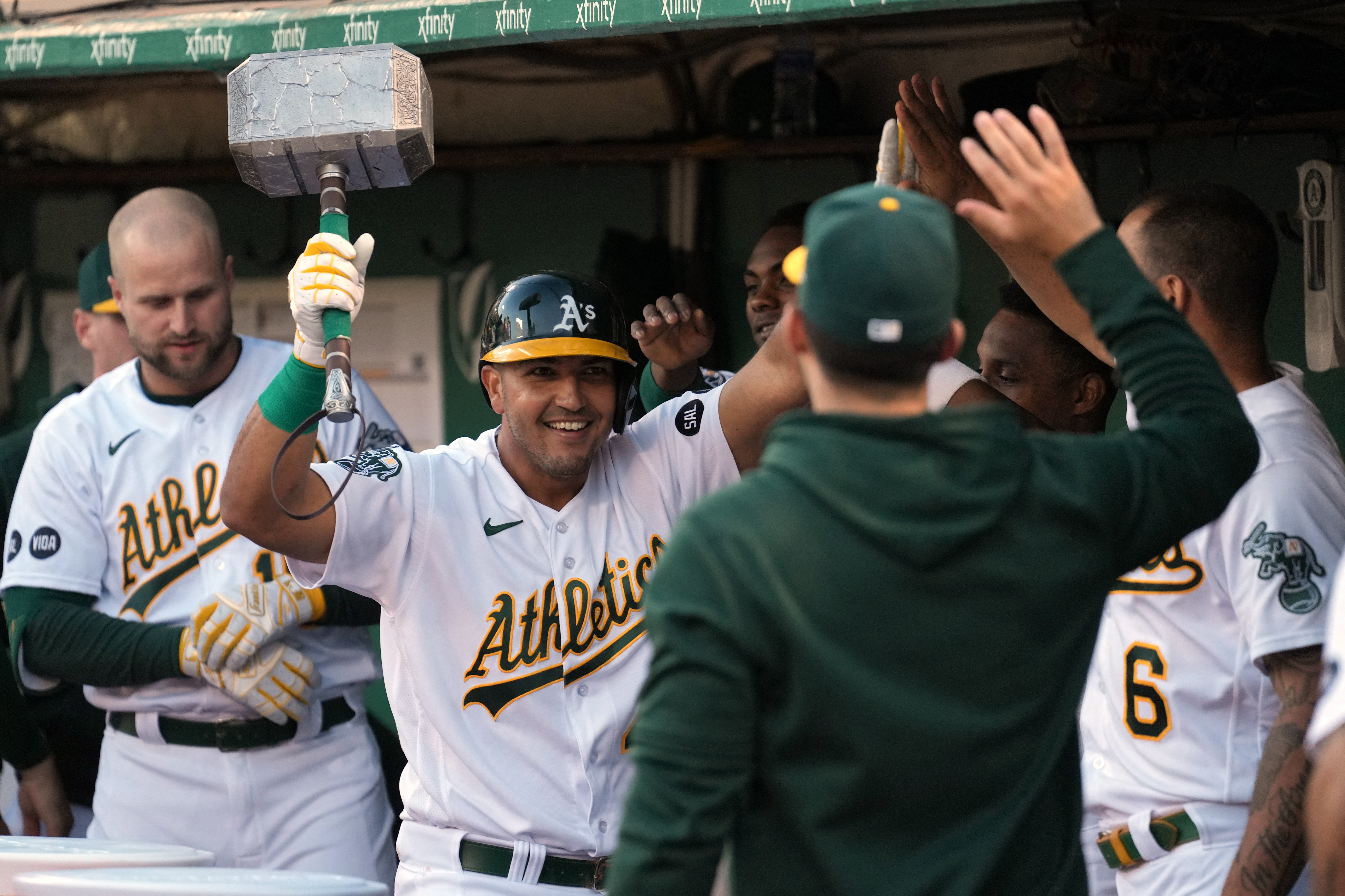 A's build early lead, then bullpen holds off White Sox