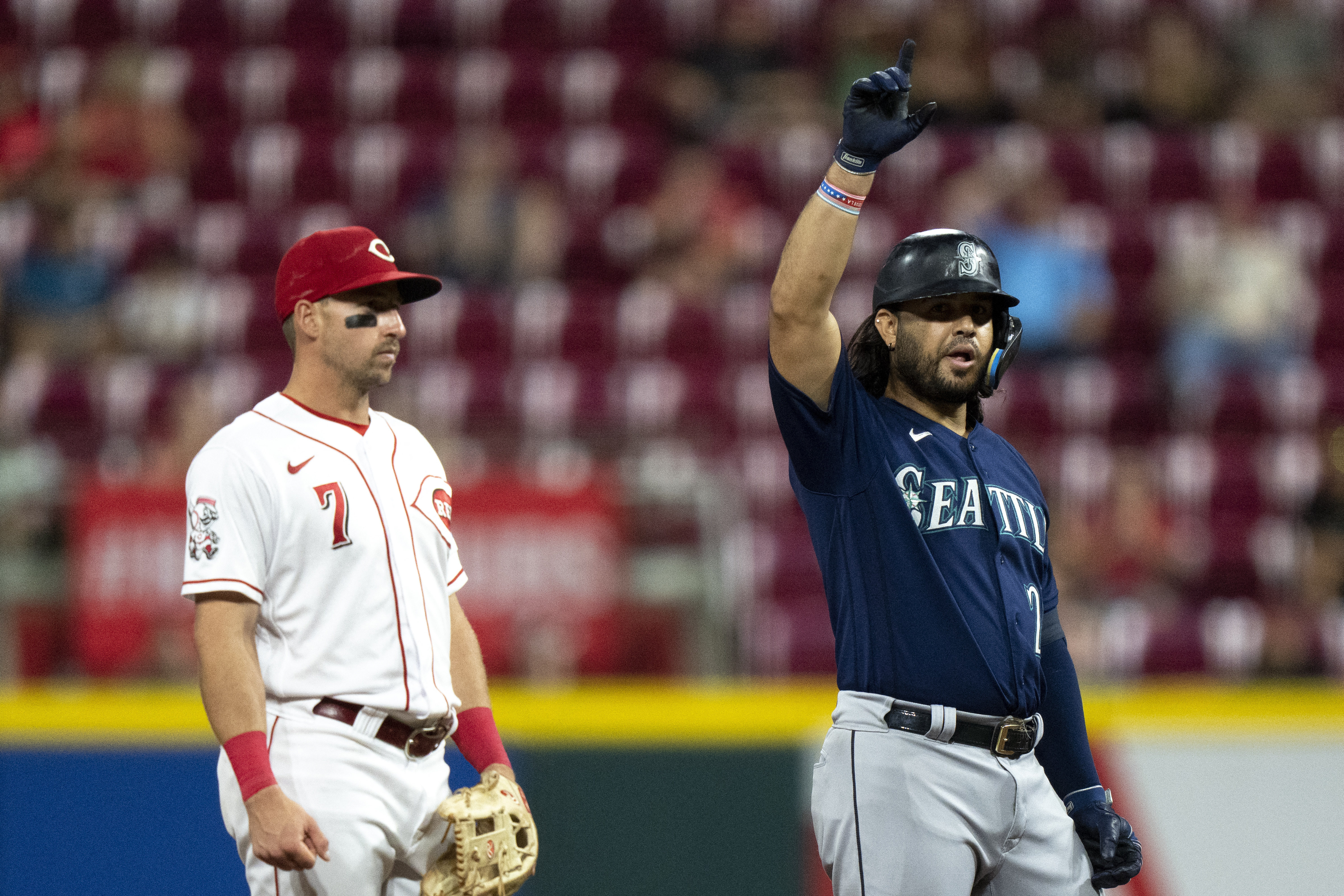 Logan Gilbert stays hot as Mariners double up Reds