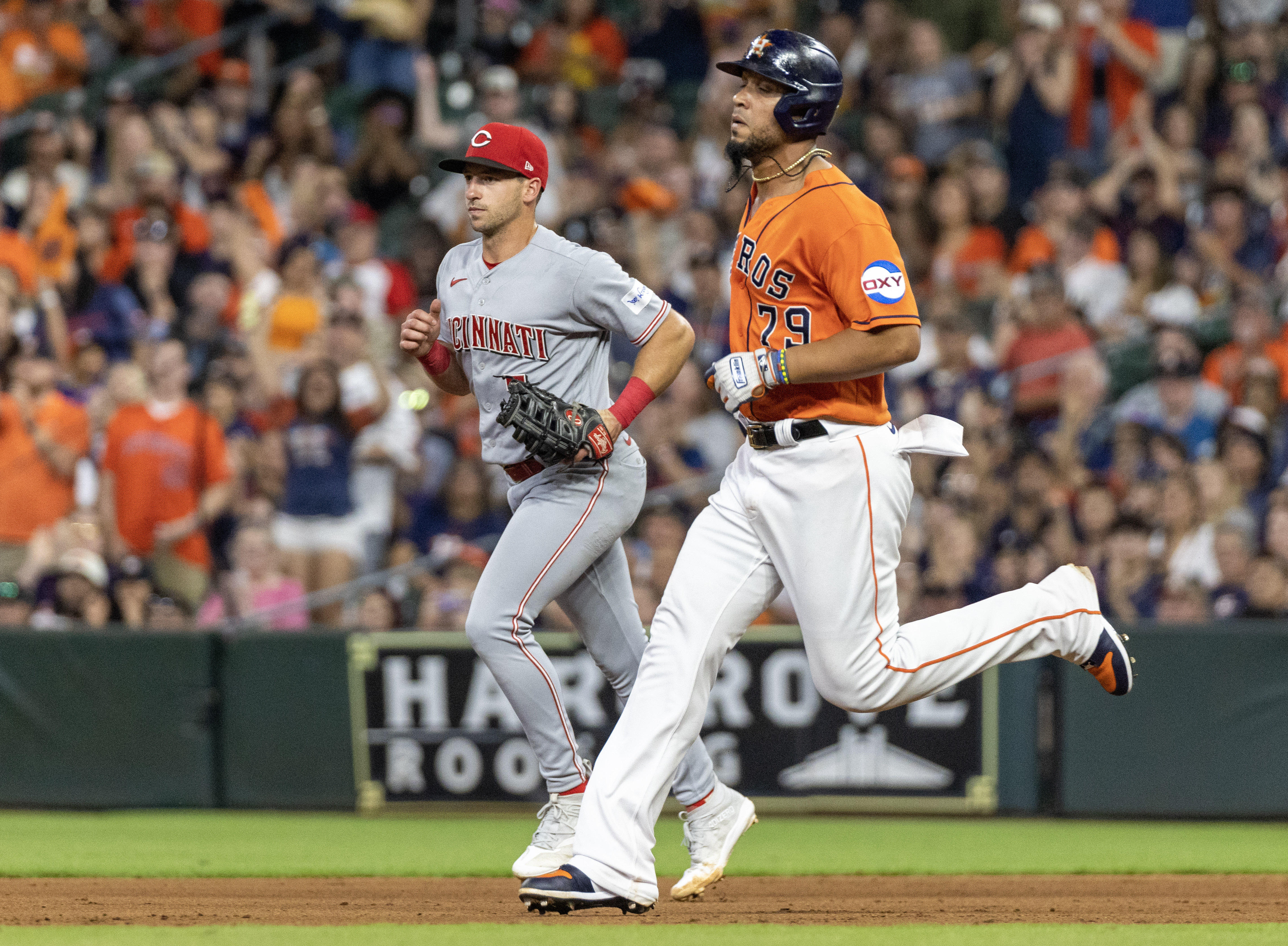 Reds rookie Andrew Abbott holds down Astros in 2-1 win