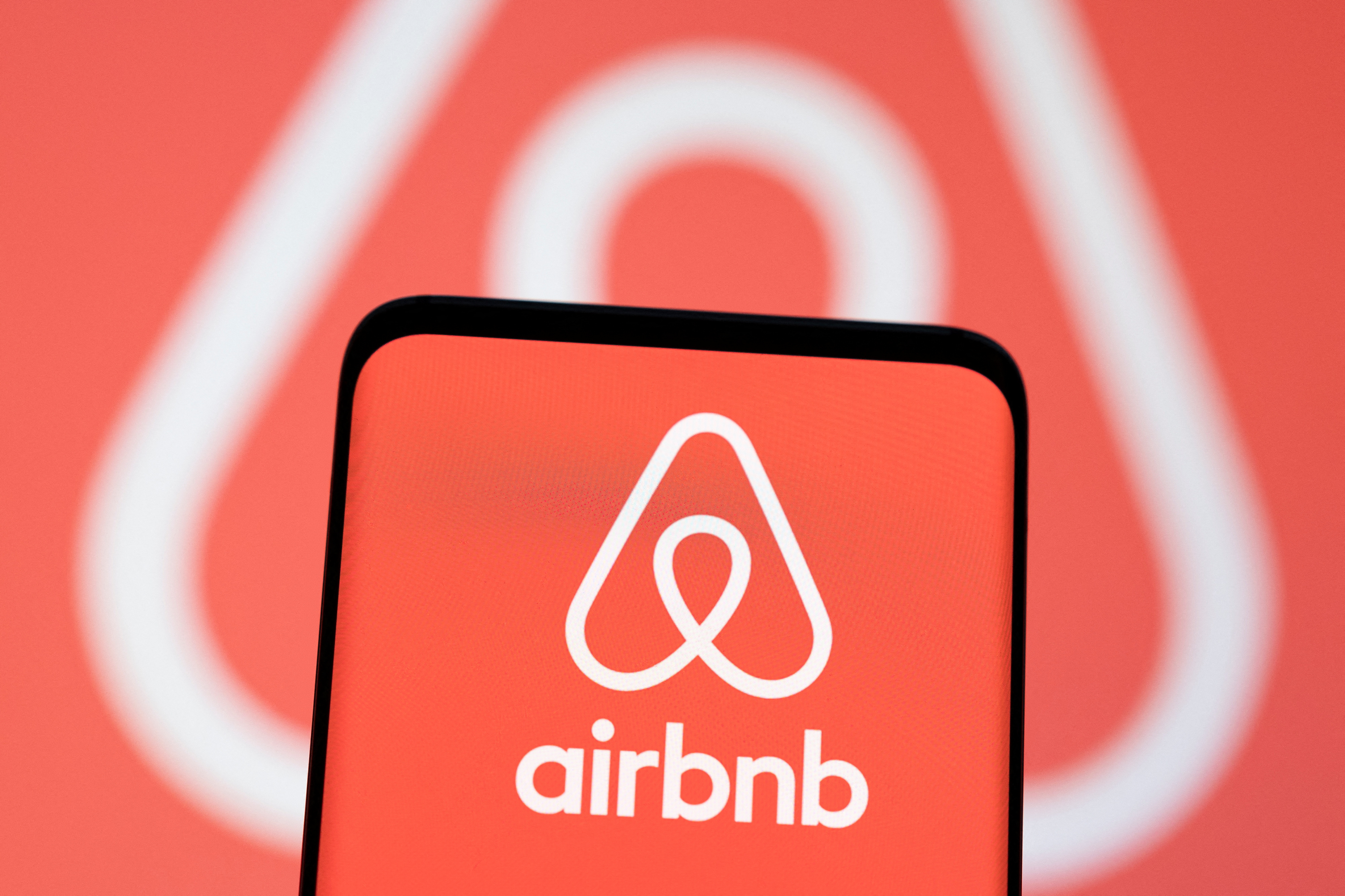 Airbnb to facilitate shift of host data to rivals ahead of China shutdown | Reuters