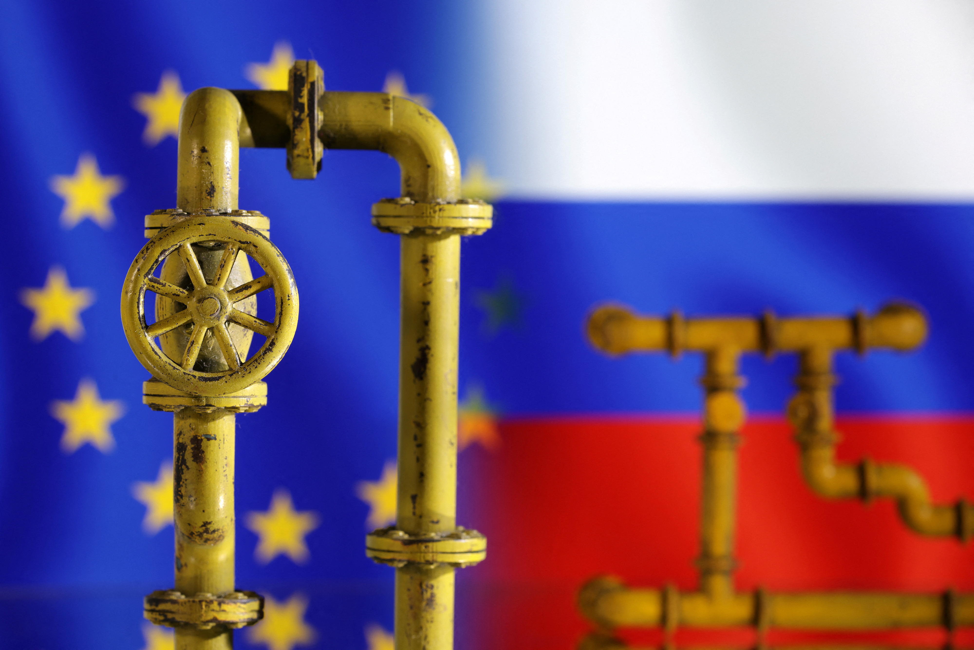  natural gas pipeline, EU and Russia flags