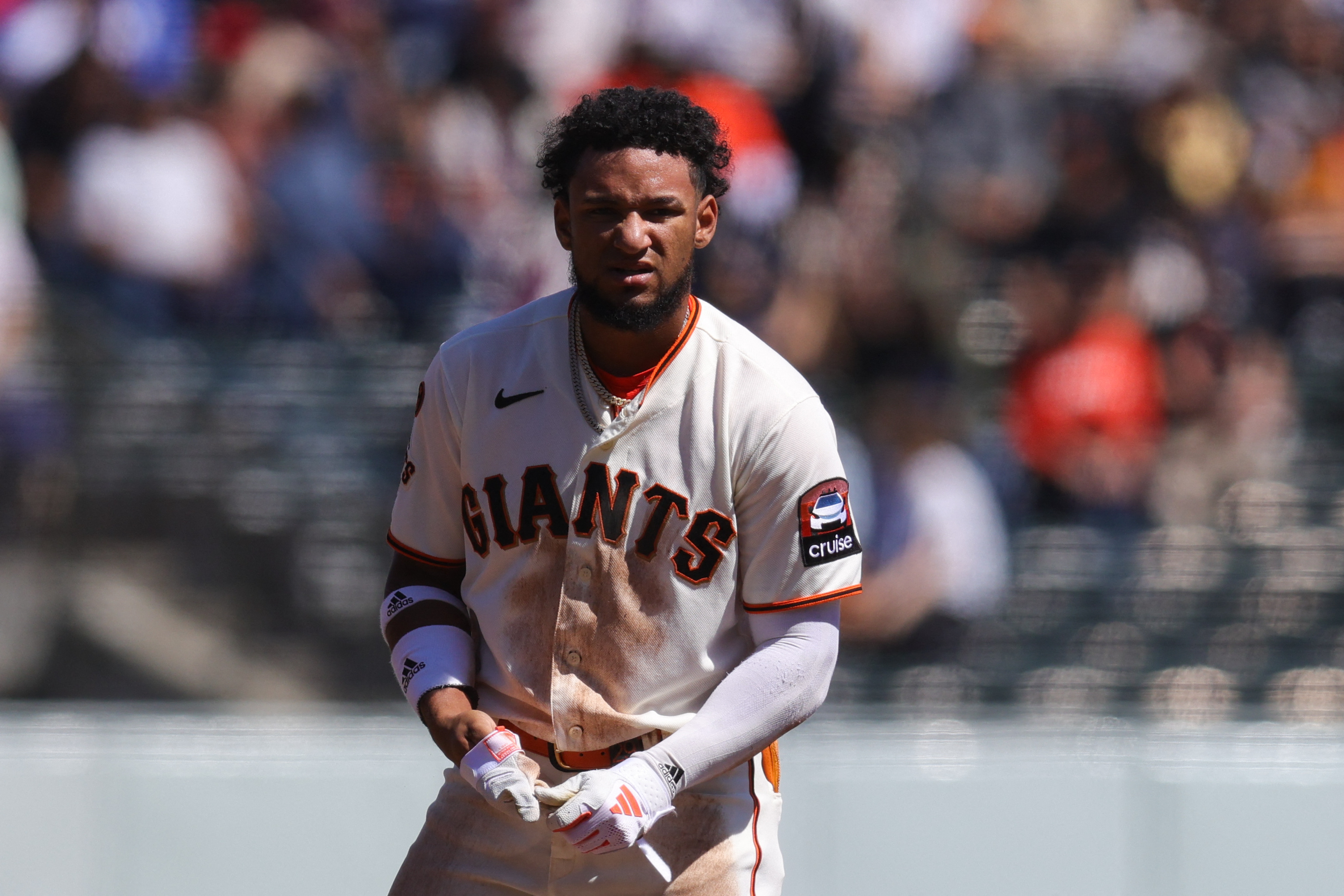 Giants rally late, edge Guardians in 10th