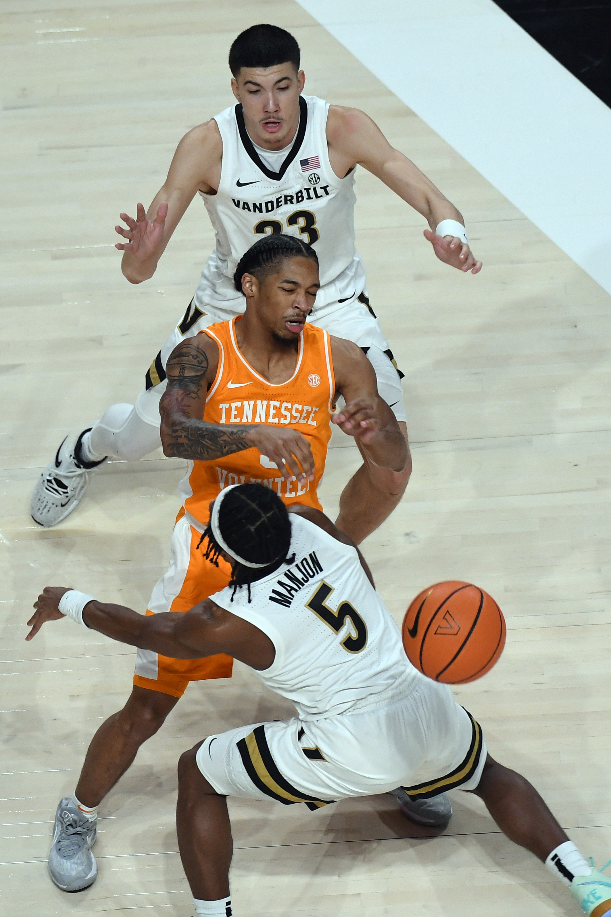 Dalton Knecht Stays Red Hot As No. 5 Tennessee Downs Vanderbilt | Reuters