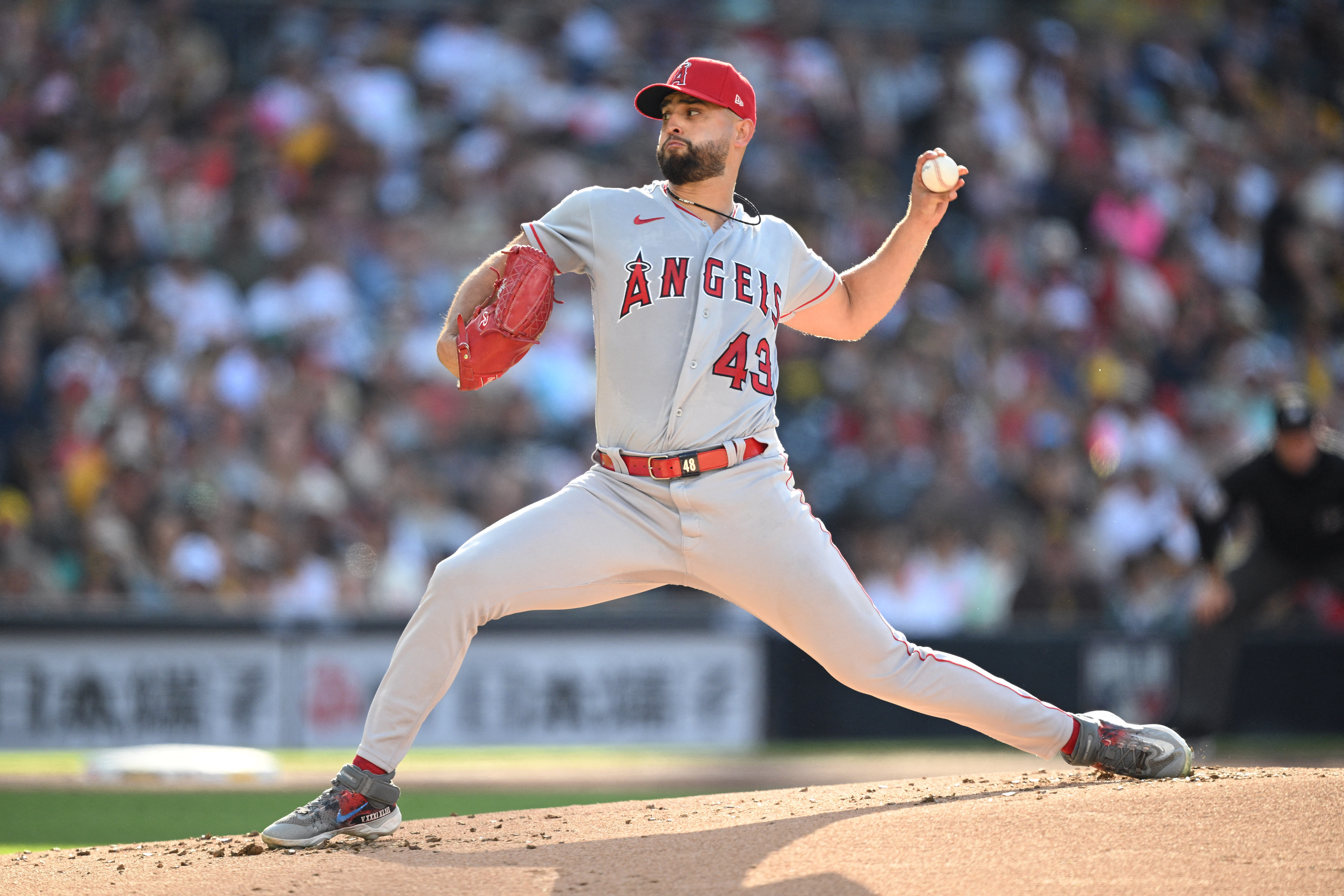 Padres draw 11 walks while finishing sweep of Angels