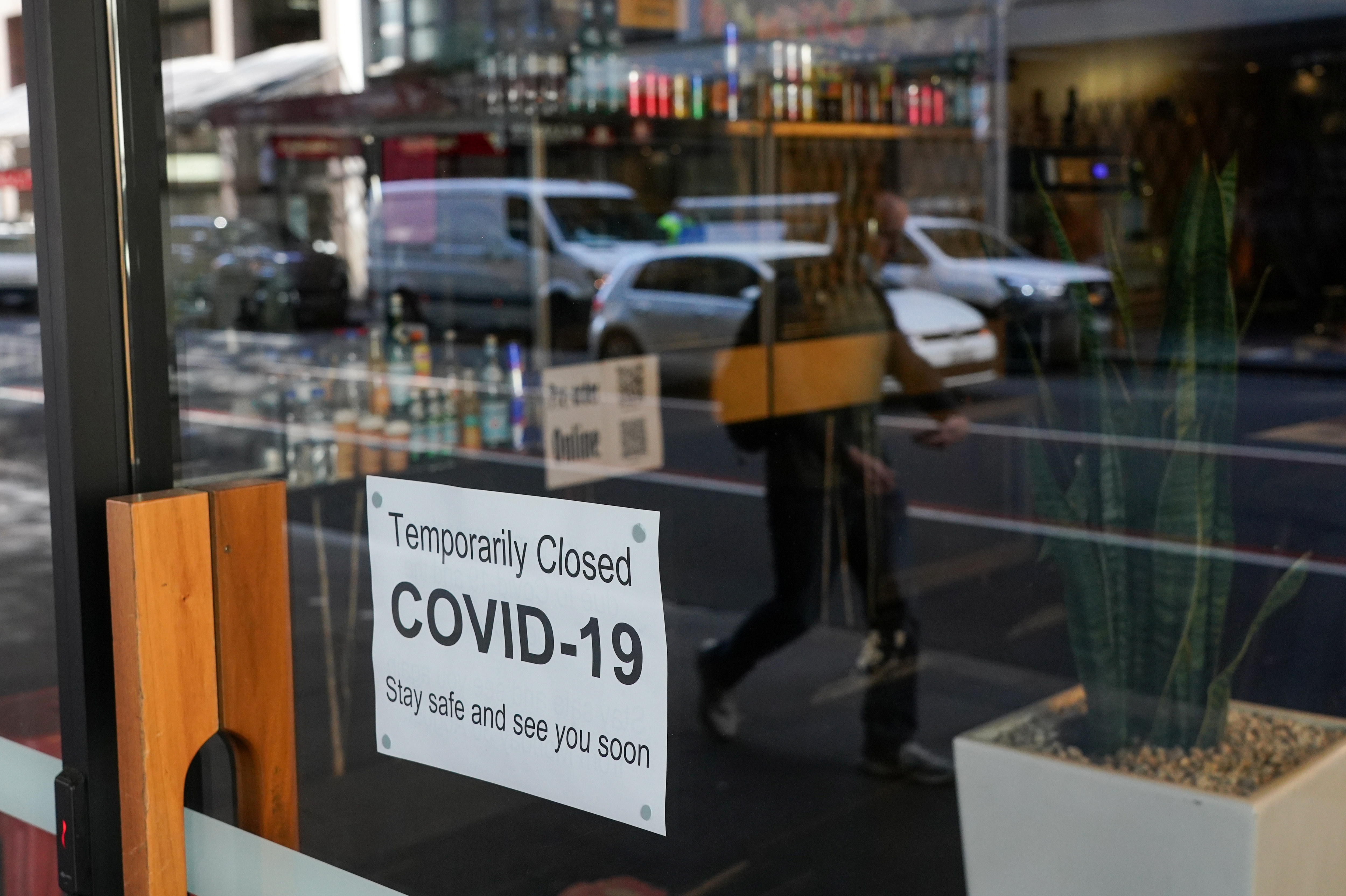 COVID-19 lockdown remains in place as outbreak of cases affects Sydney