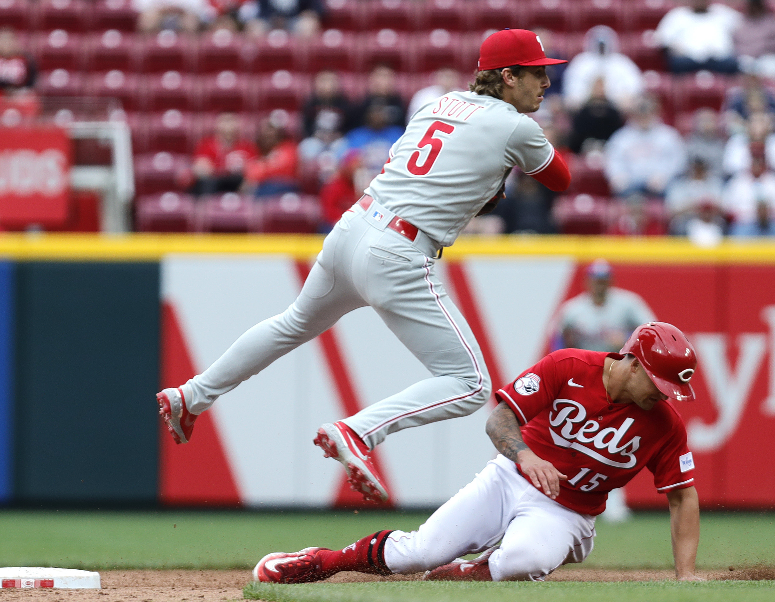 Phillies Score 9 In First, Bash 23 Hits To Rout Reds | Reuters