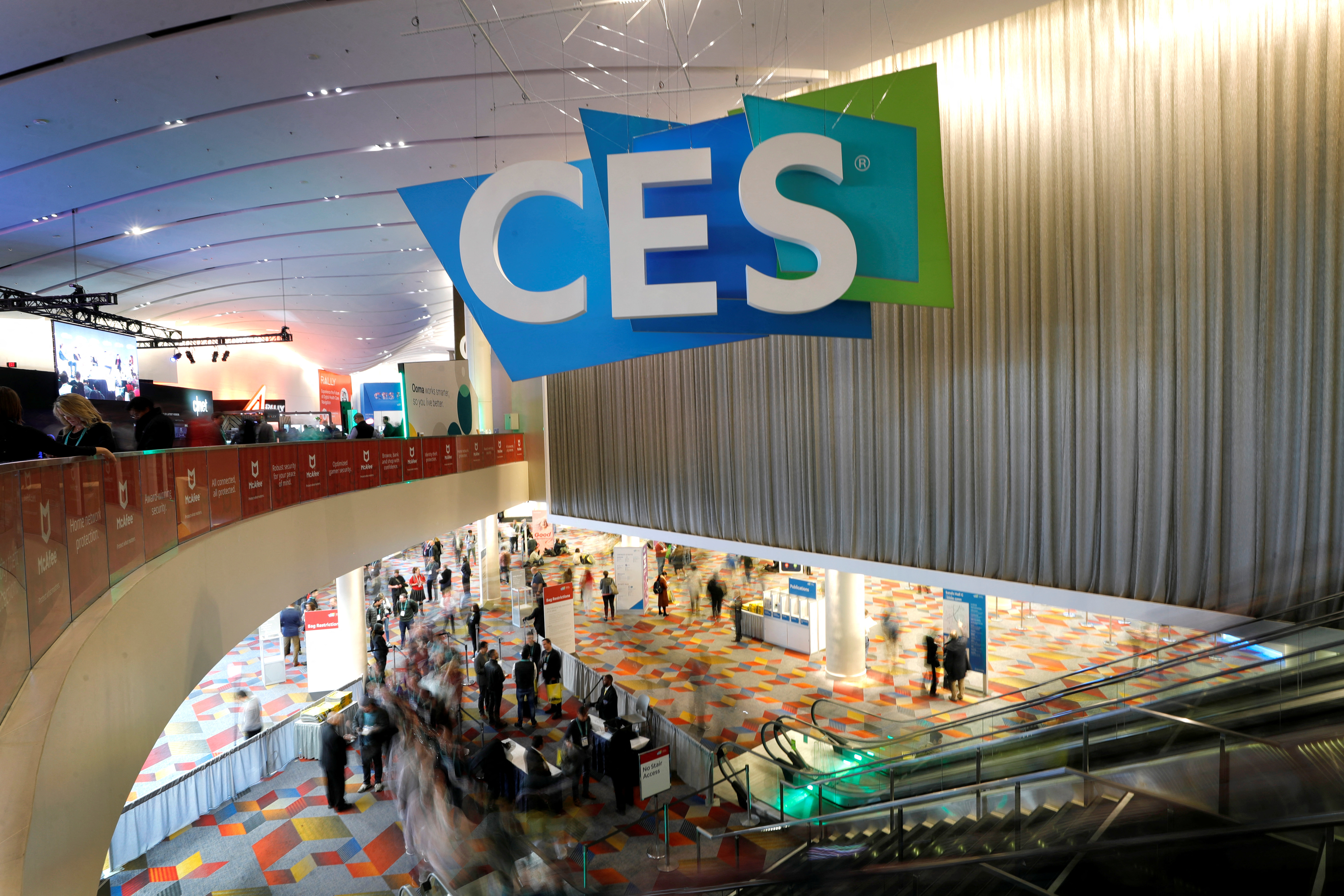 sAttendees head into the Sands Expo and Convention Center during the 2020 CES in Las Vegas
