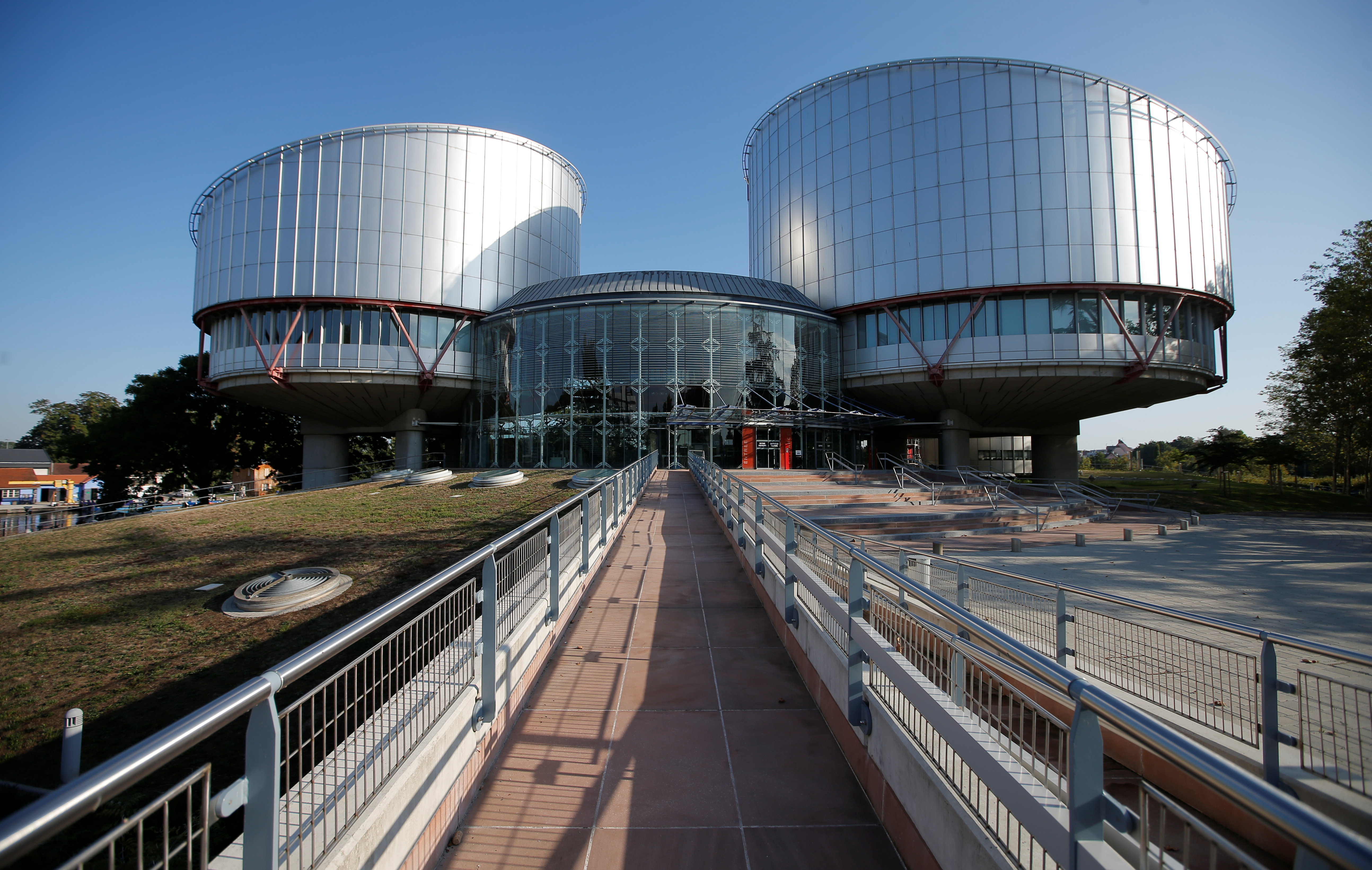 Международный европейский суд. Европейский суд по правам человека в Страсбурге. Здание европейского суда по правам человека в Страсбурге. ЕСПЧ Франция. ЕСПЧ здание.