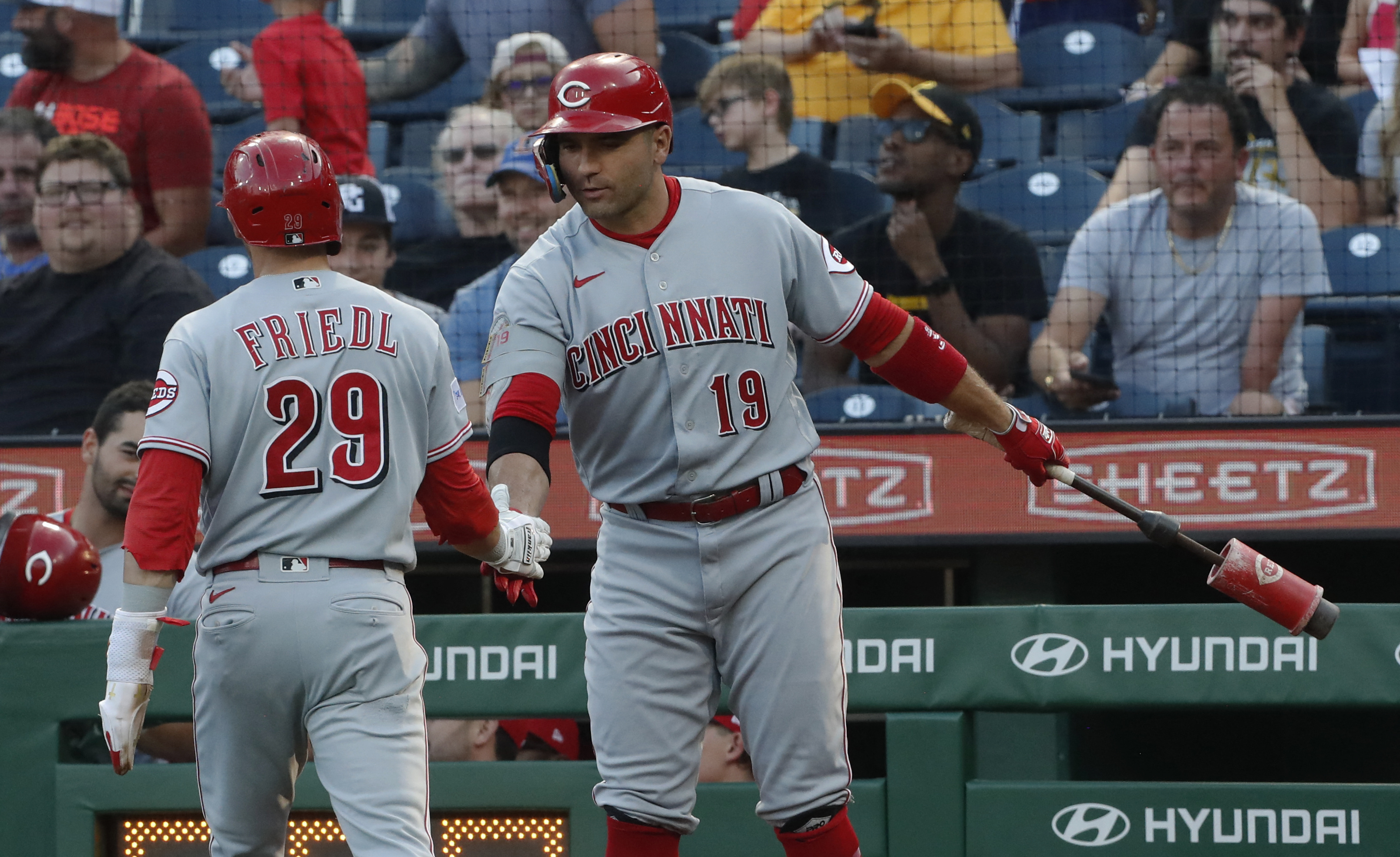 De La Cruz and Maile help the Reds rout the Pirates 9-2 for just their 2nd  win in 9 games - ABC News
