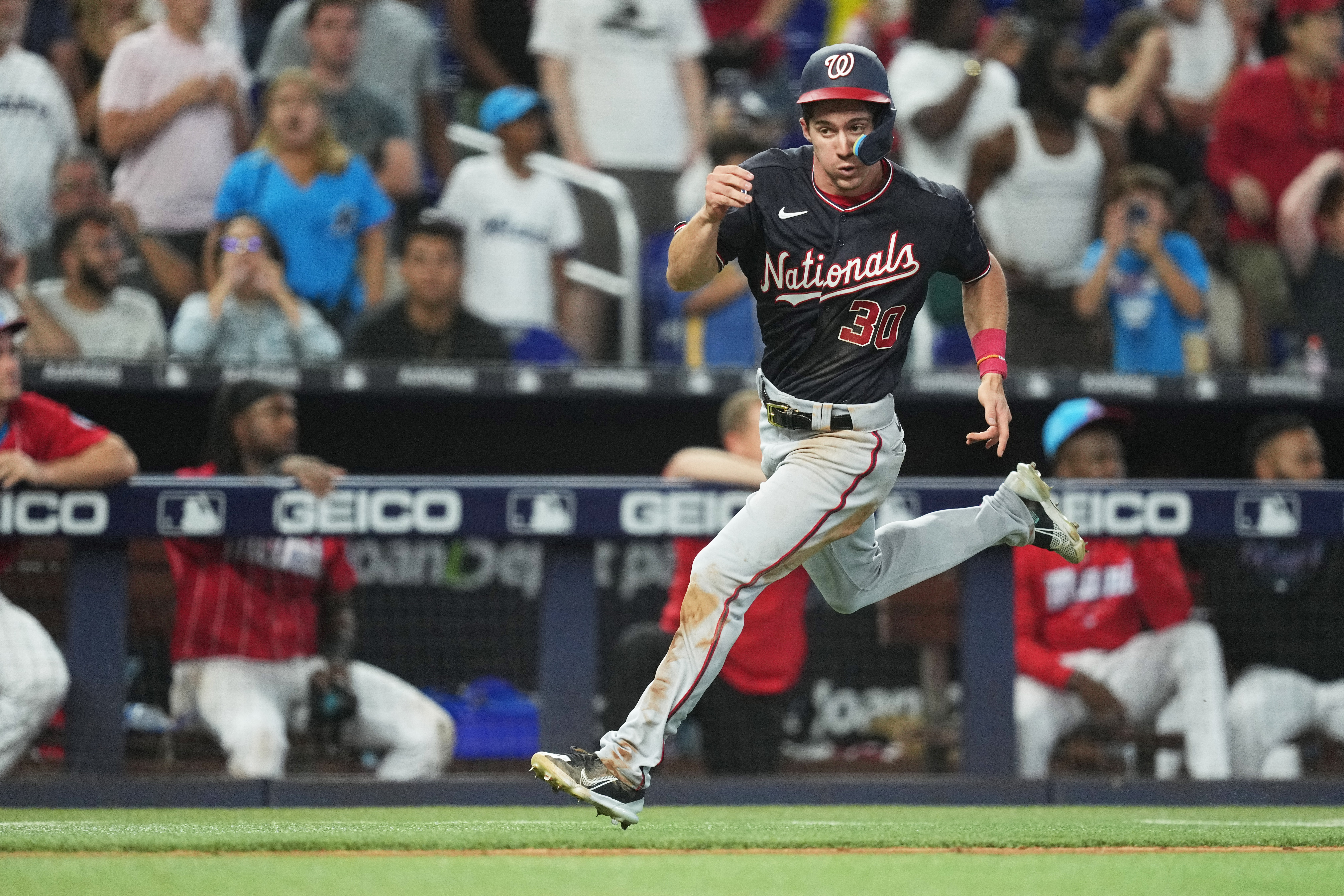 Nationals score go-ahead run in 9th on passed ball, rally to beat Marlins  3-2 - ABC News