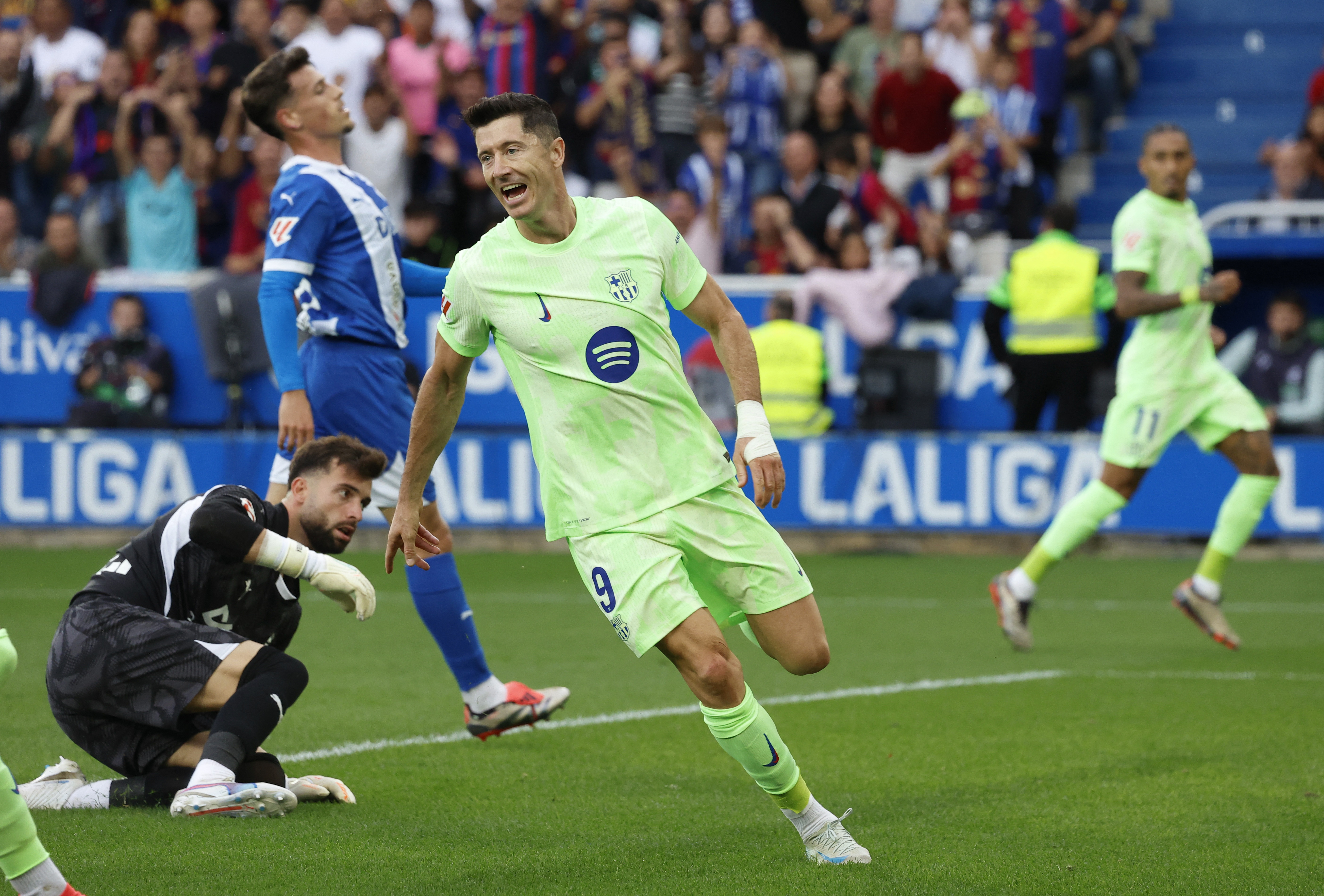 Lewandowski nets hat-trick as Barcelona beat Alaves 3-0 | Reuters