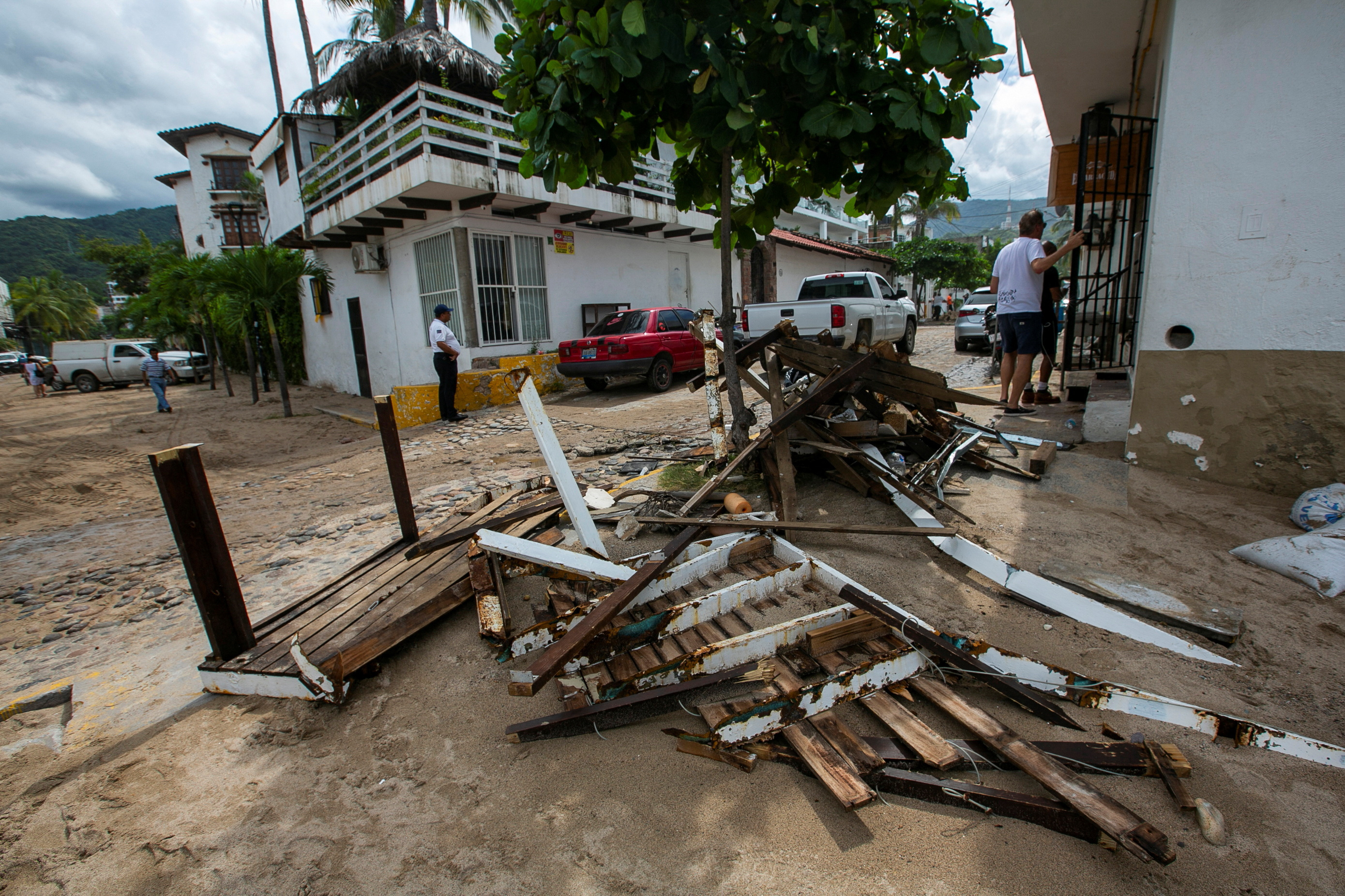 Rally wine Elusive Two dead in Mexico after Storm Roslyn dumps heavy rains, flooding | Reuters