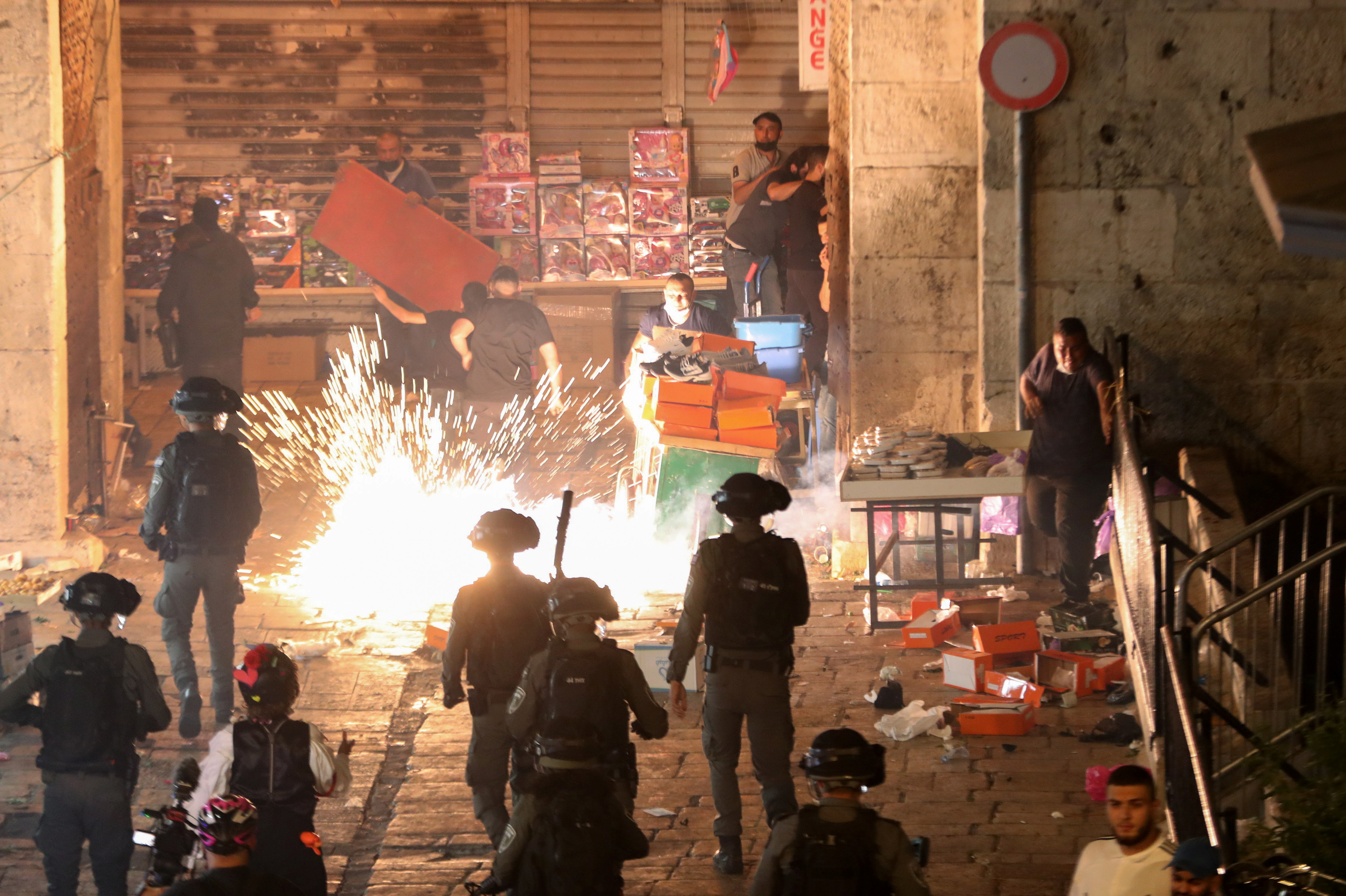 Palestinians clashes with Israeli police in Jerusalem