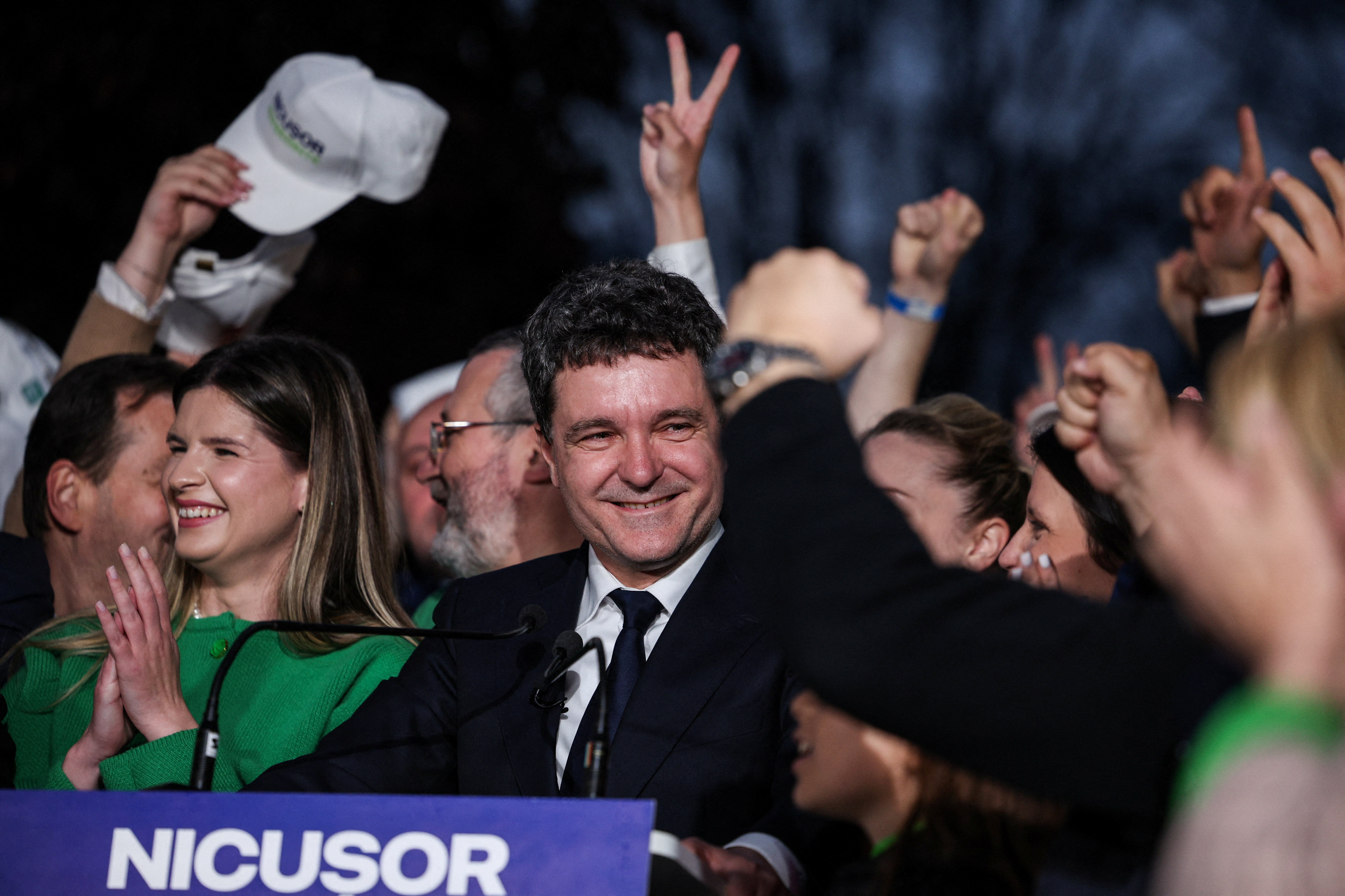 ルーマニアのやり直し大統領選、親EU派勝利 極右候補に終盤逆転