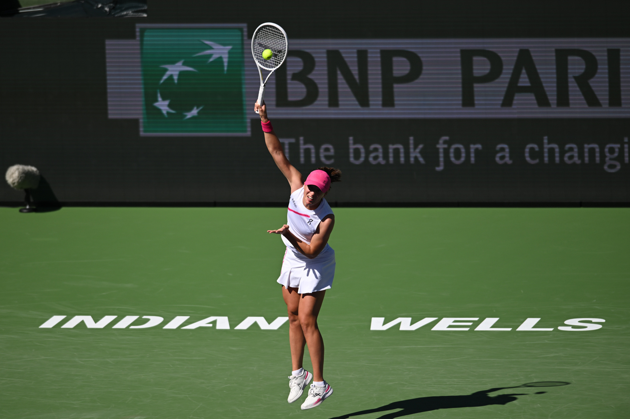 Error-prone Gauff, Swiatek into Indian Wells semis | Reuters