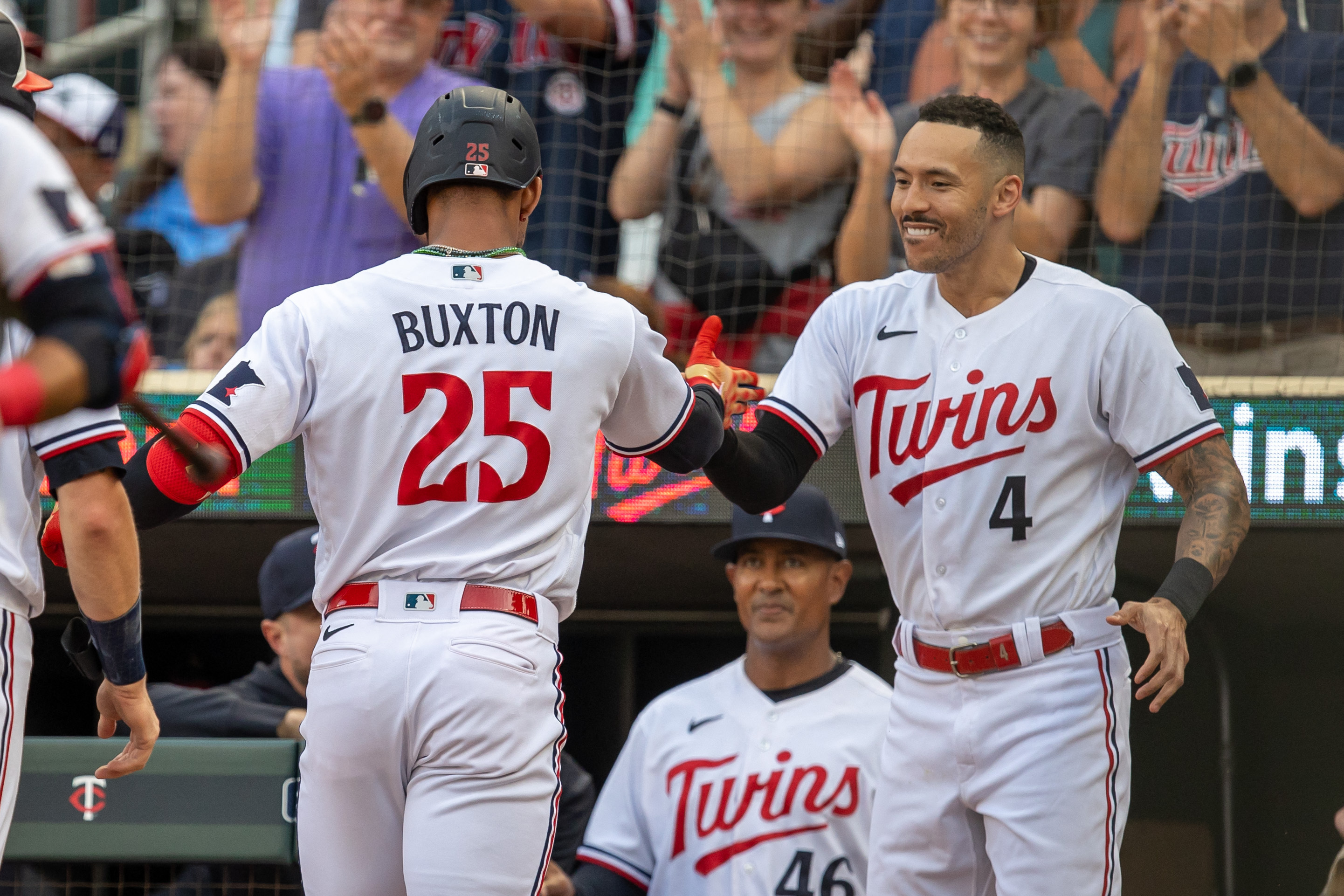 Byron Buxton goes deep twice, carries Twins over White Sox 6-4 in