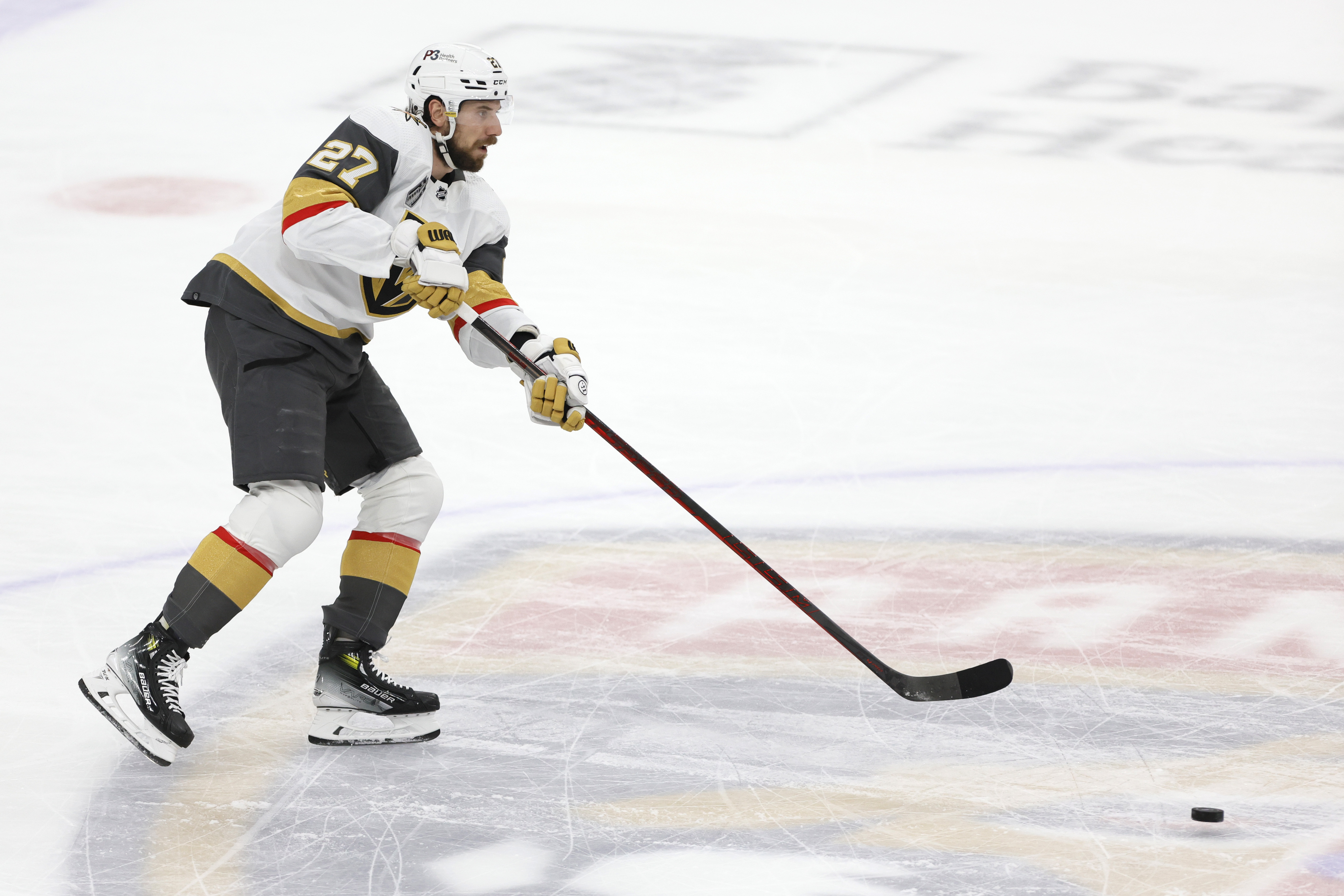 Vegas Golden Knights pull away late to defeat the Florida Panthers