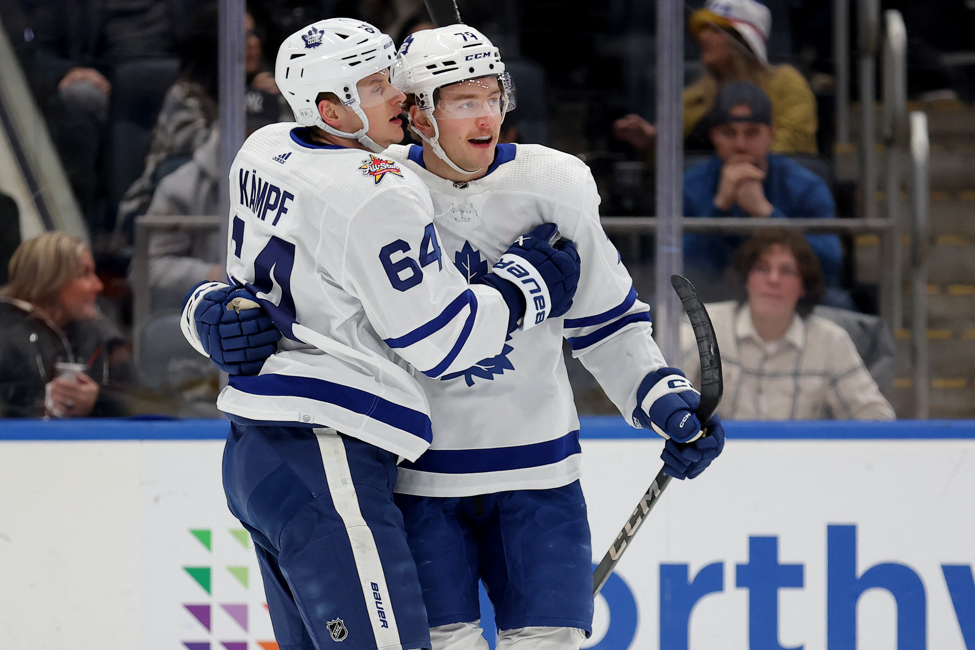 Islanders complete comeback, beat Leafs in OT | Reuters