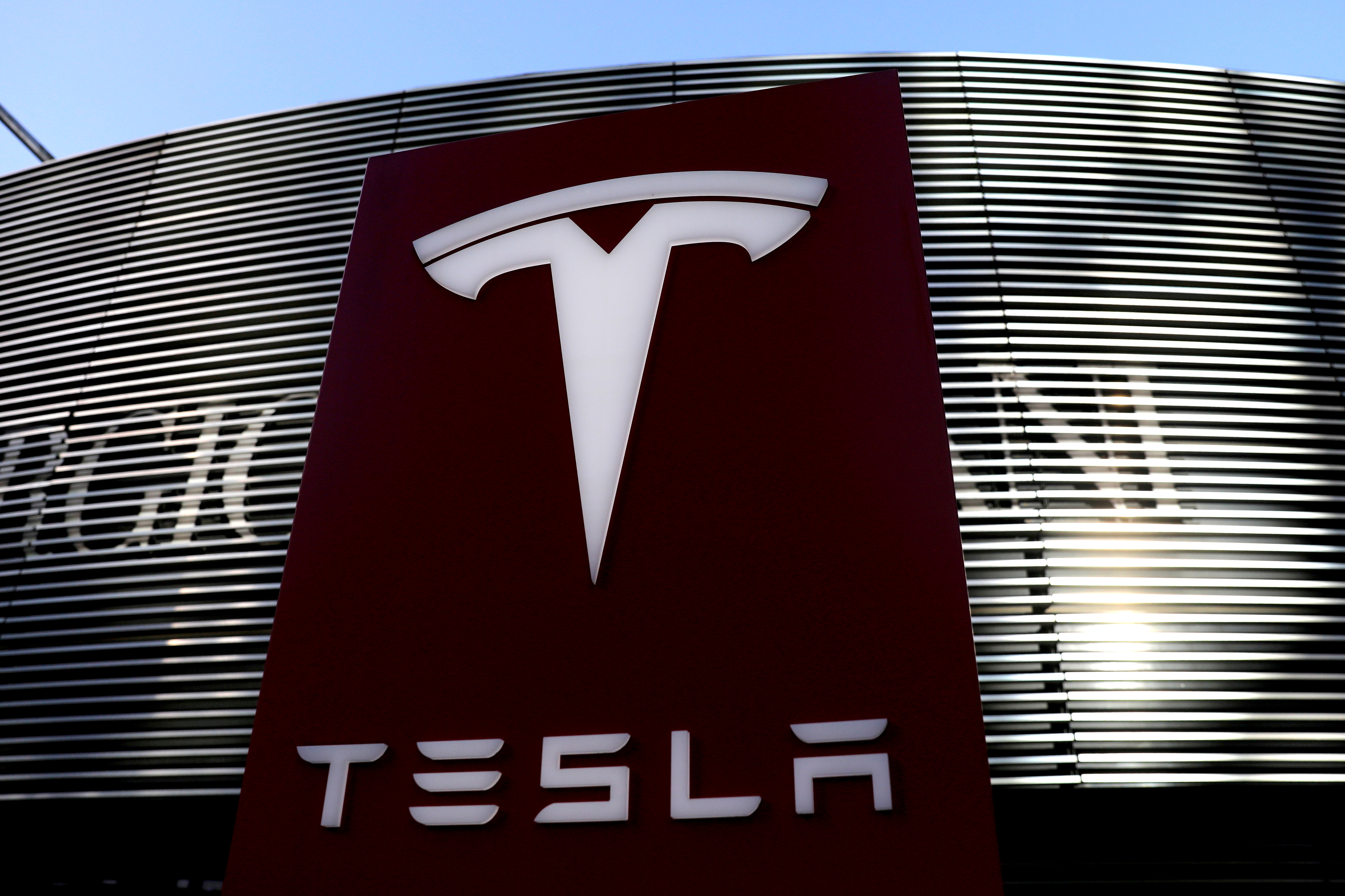 A logo of the electric-vehicle maker Tesla is seen near a shopping complex in Beijing, China January 5, 2021. REUTERS/Tingshu Wang/File Photo