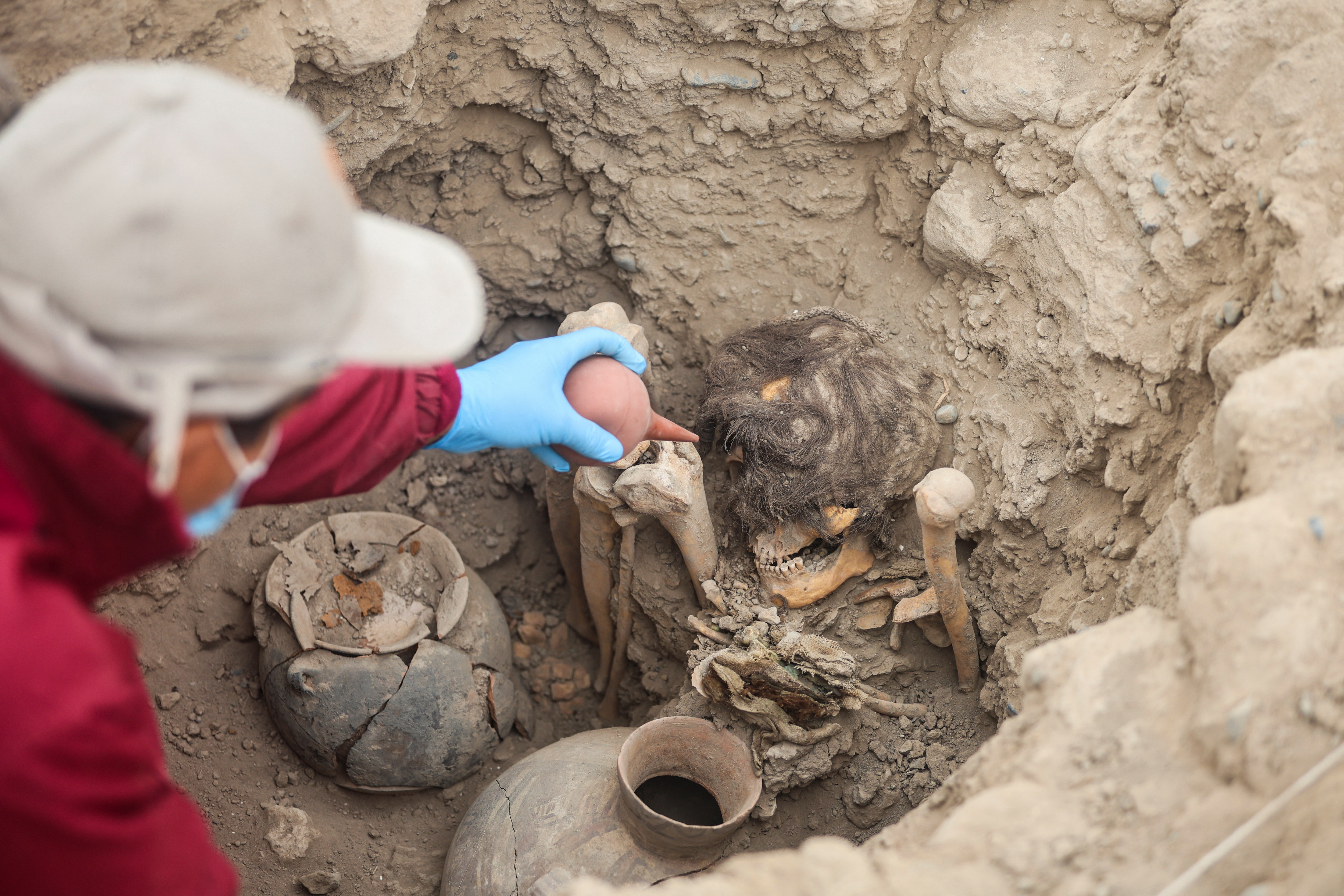 Archaeologists unearth 1,000-year-old mummy, in Lima