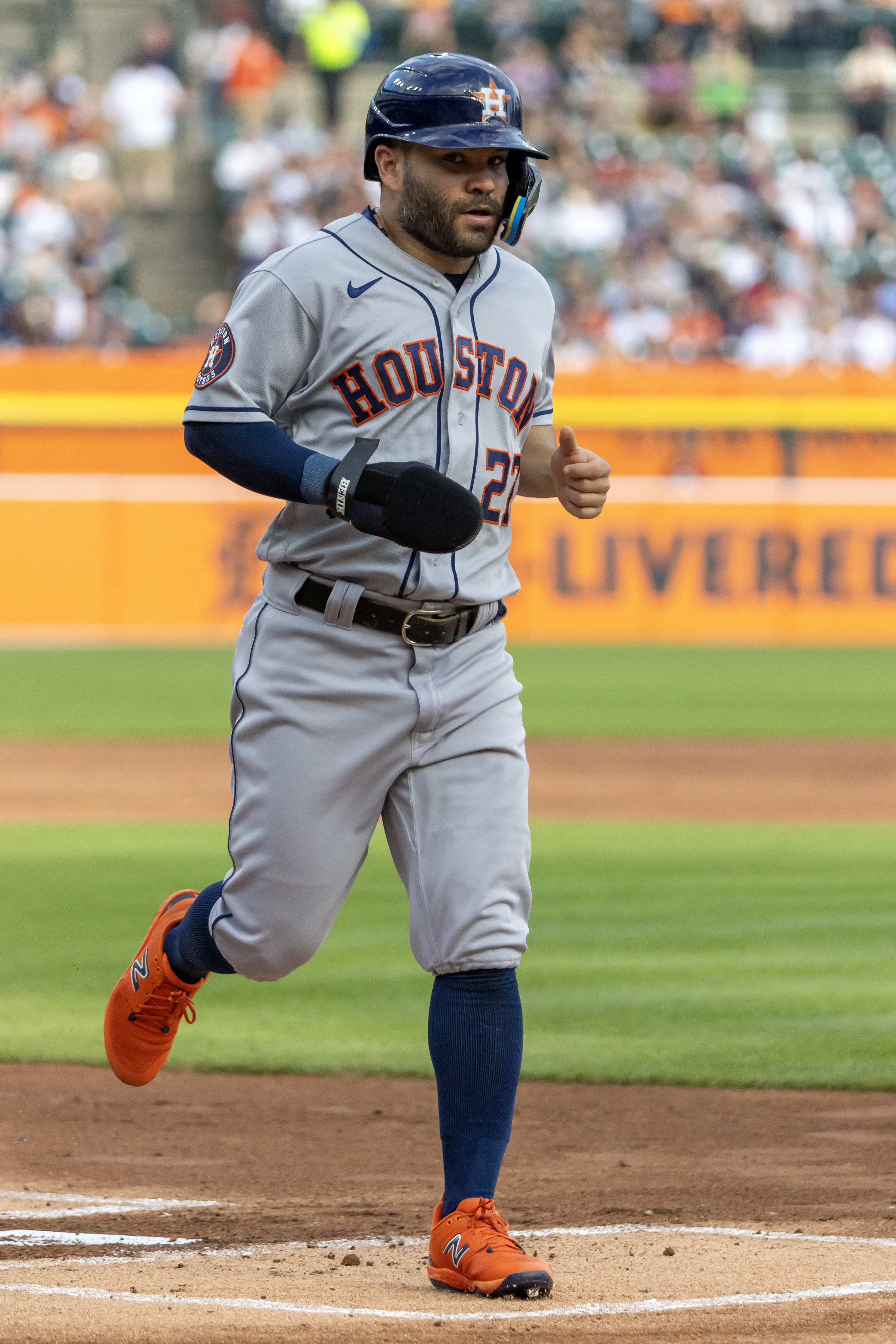 Alex Bregman drives in 4 runs to help lead the Astros to a 9-2 win over the  Tigers