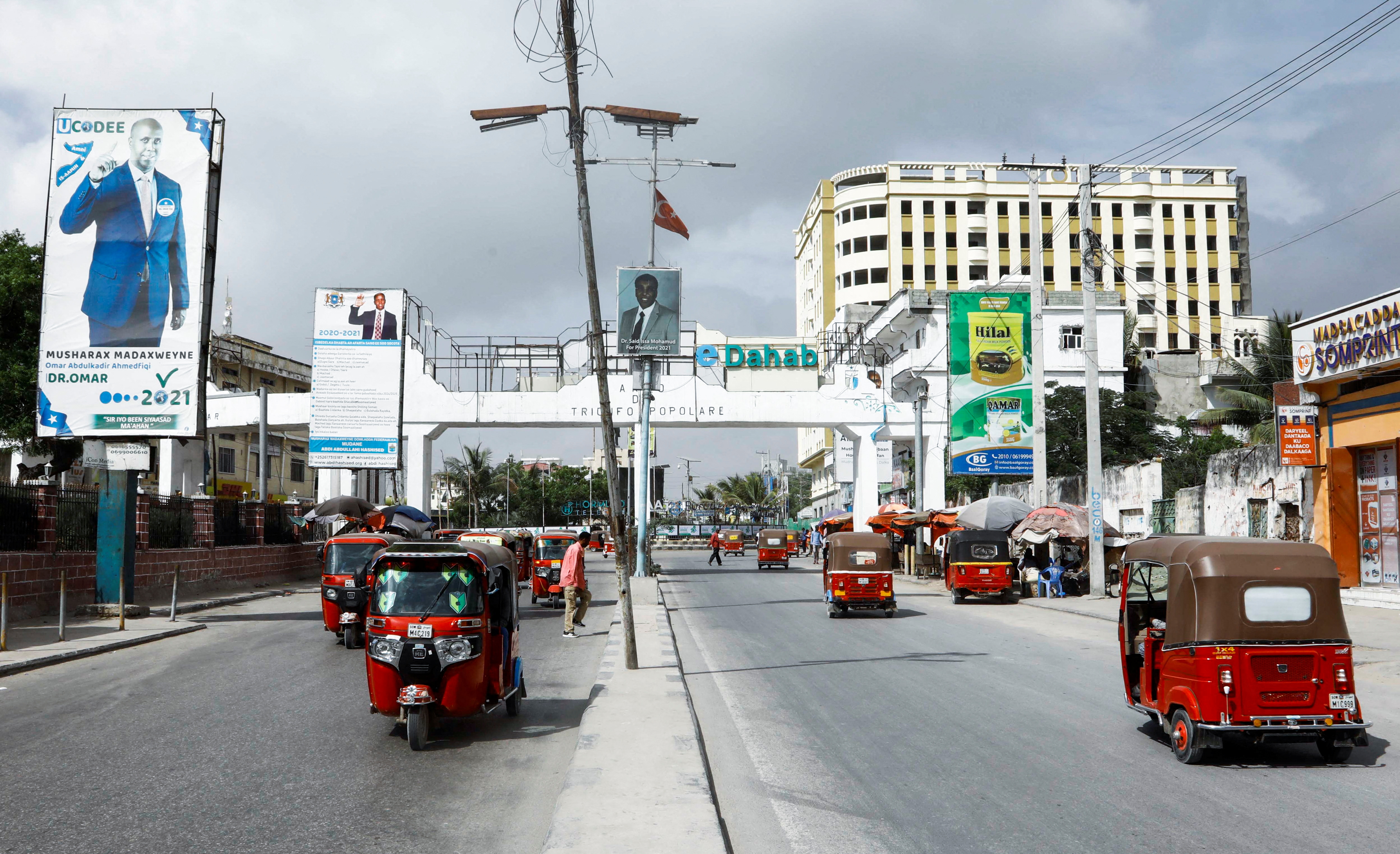 Somali president suspends PM's powers, accusing him of looting