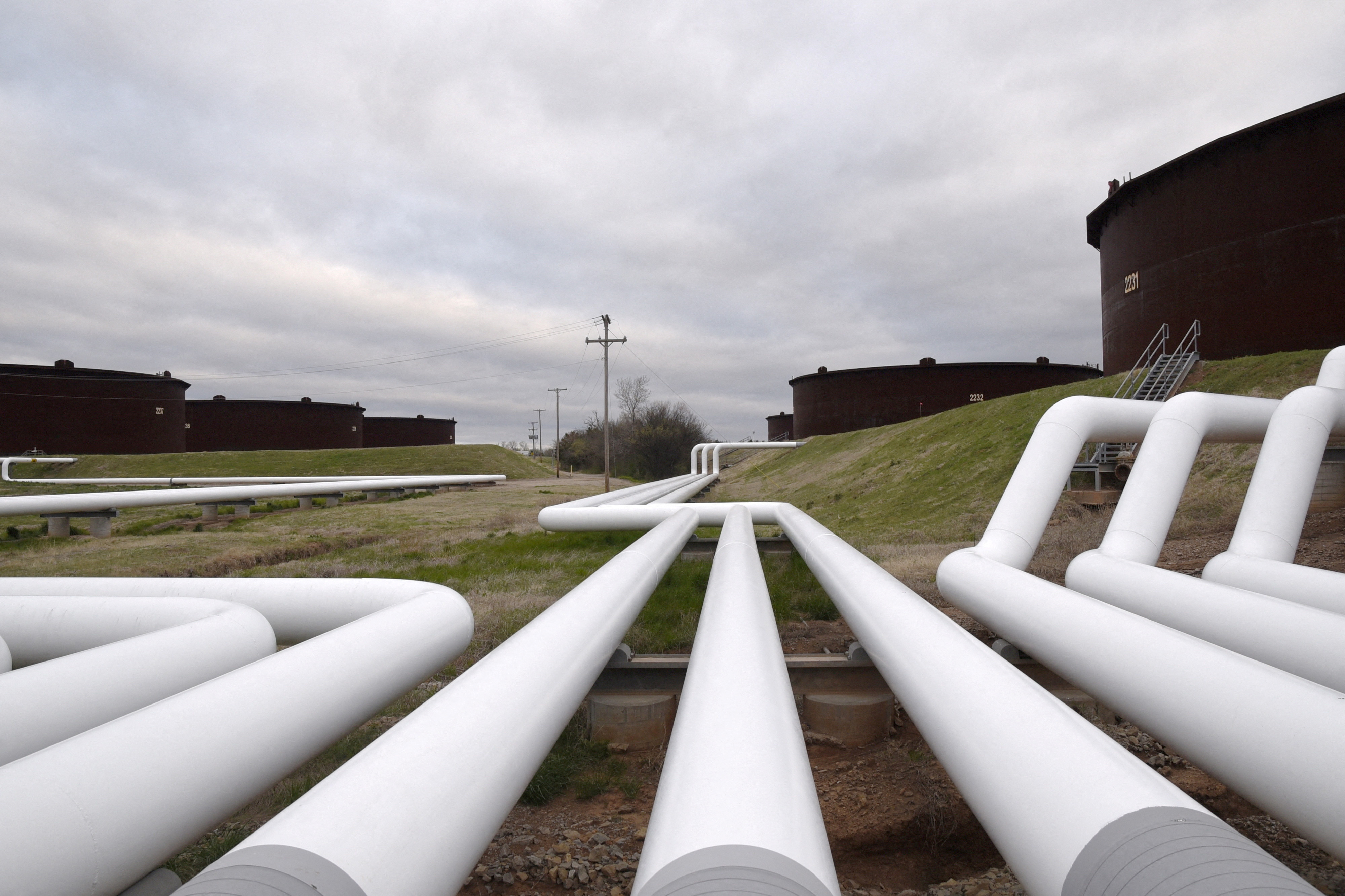 Pipelines run to Enbridge Inc.'s crude oil storage tanks at their tank farm in Cushing, Oklahoma, March 24, 2016. REUTERS/Nick Oxford/File Photo