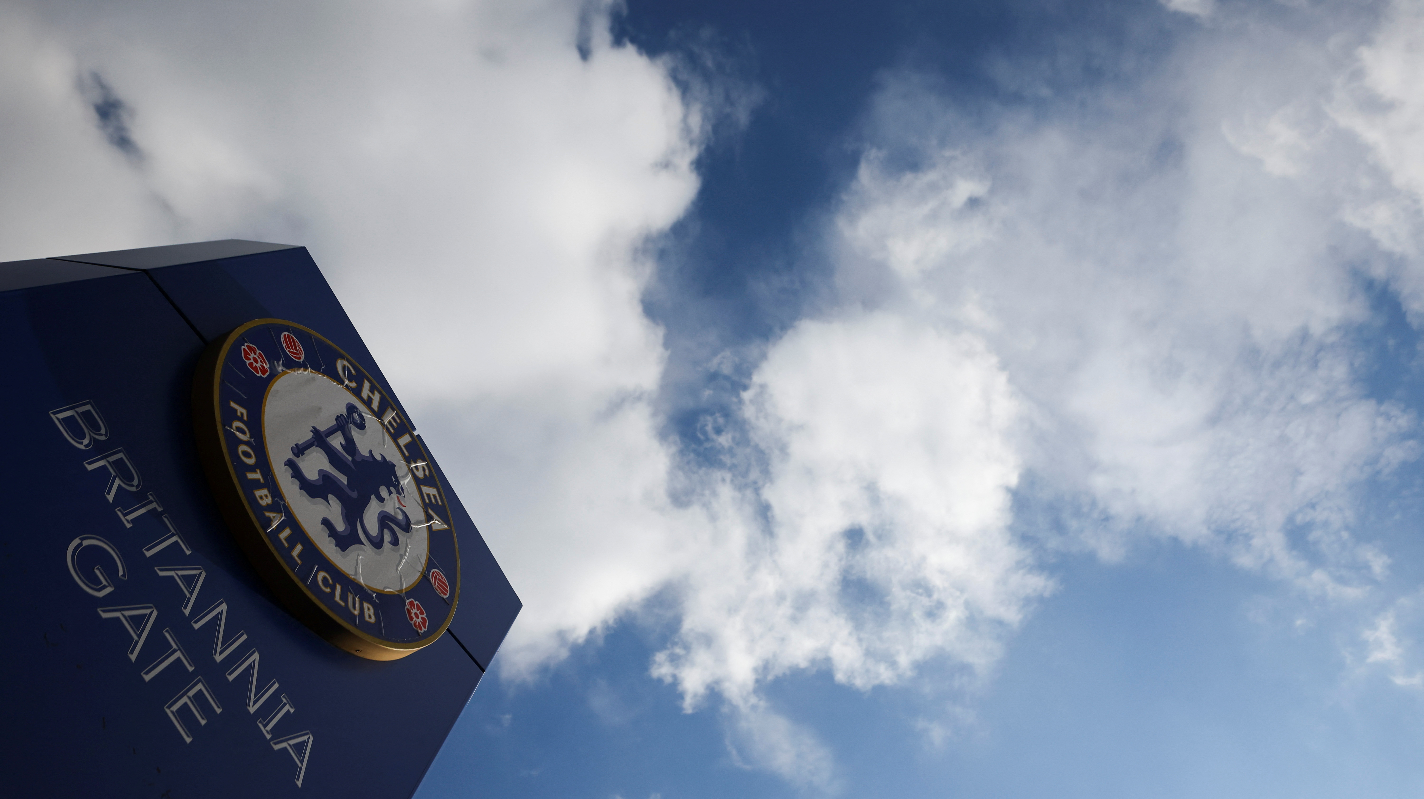 Chelsea FC Bidders to Submit Final Offers on April 11, Sky Says - Bloomberg