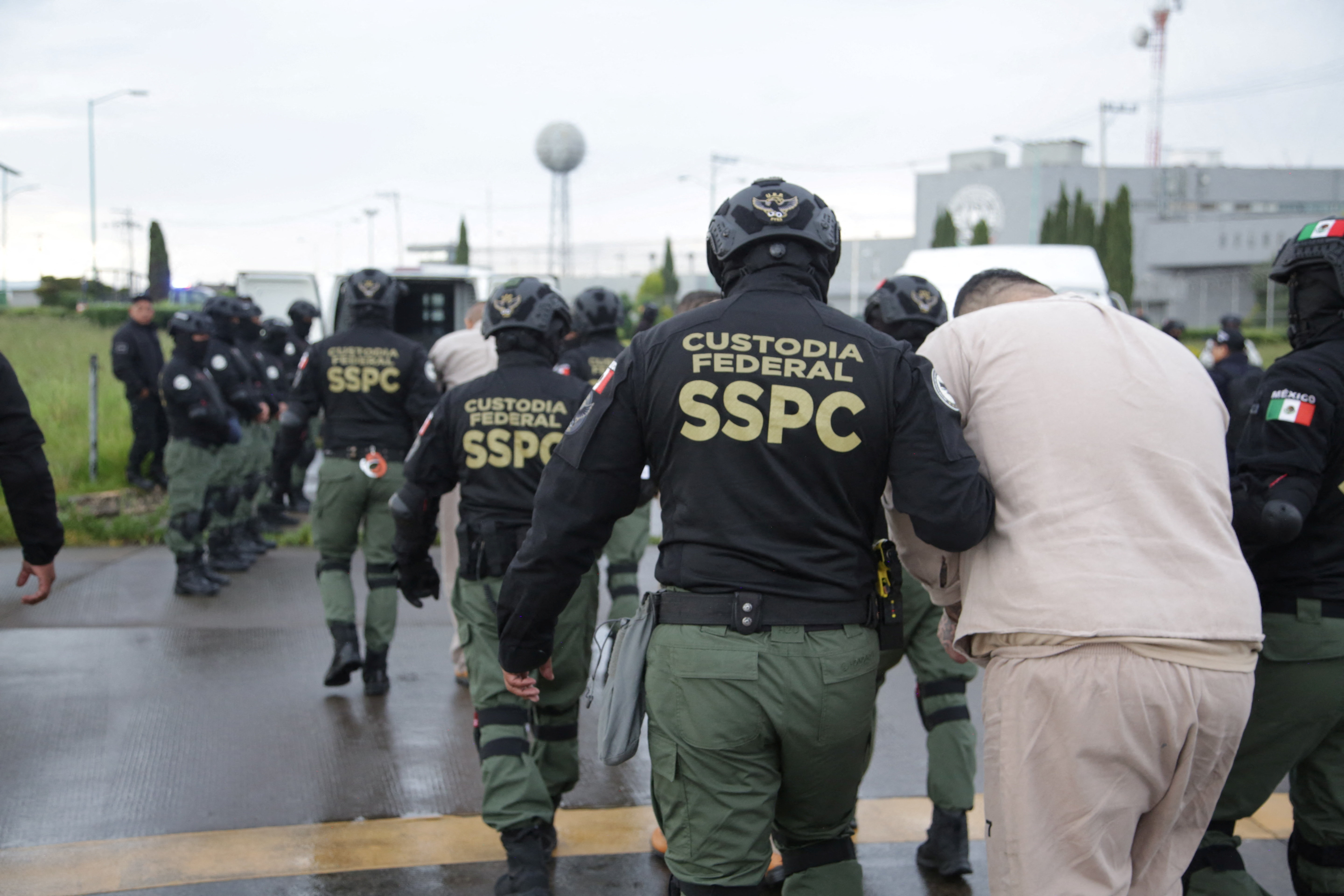 Mexico, under pressure from Trump, transfers 26 more cartel members to US |  Reuters