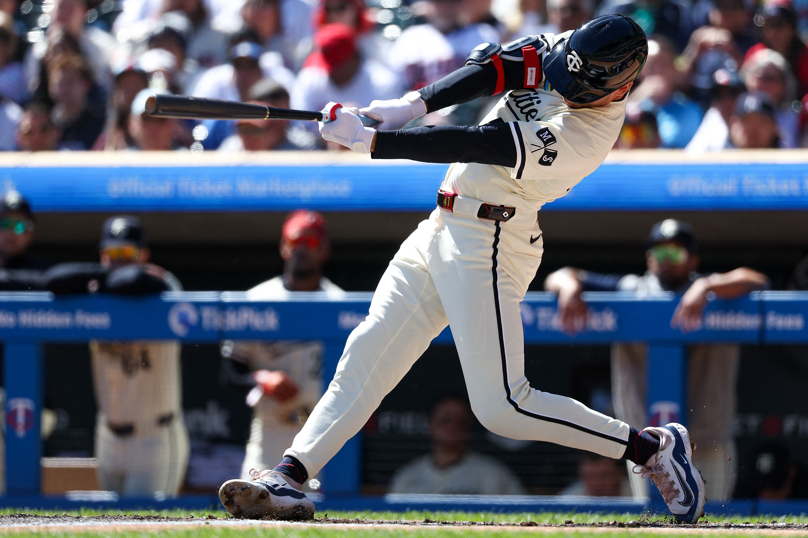 Twins edge Dodgers 3-2 to avoid sweep | Reuters