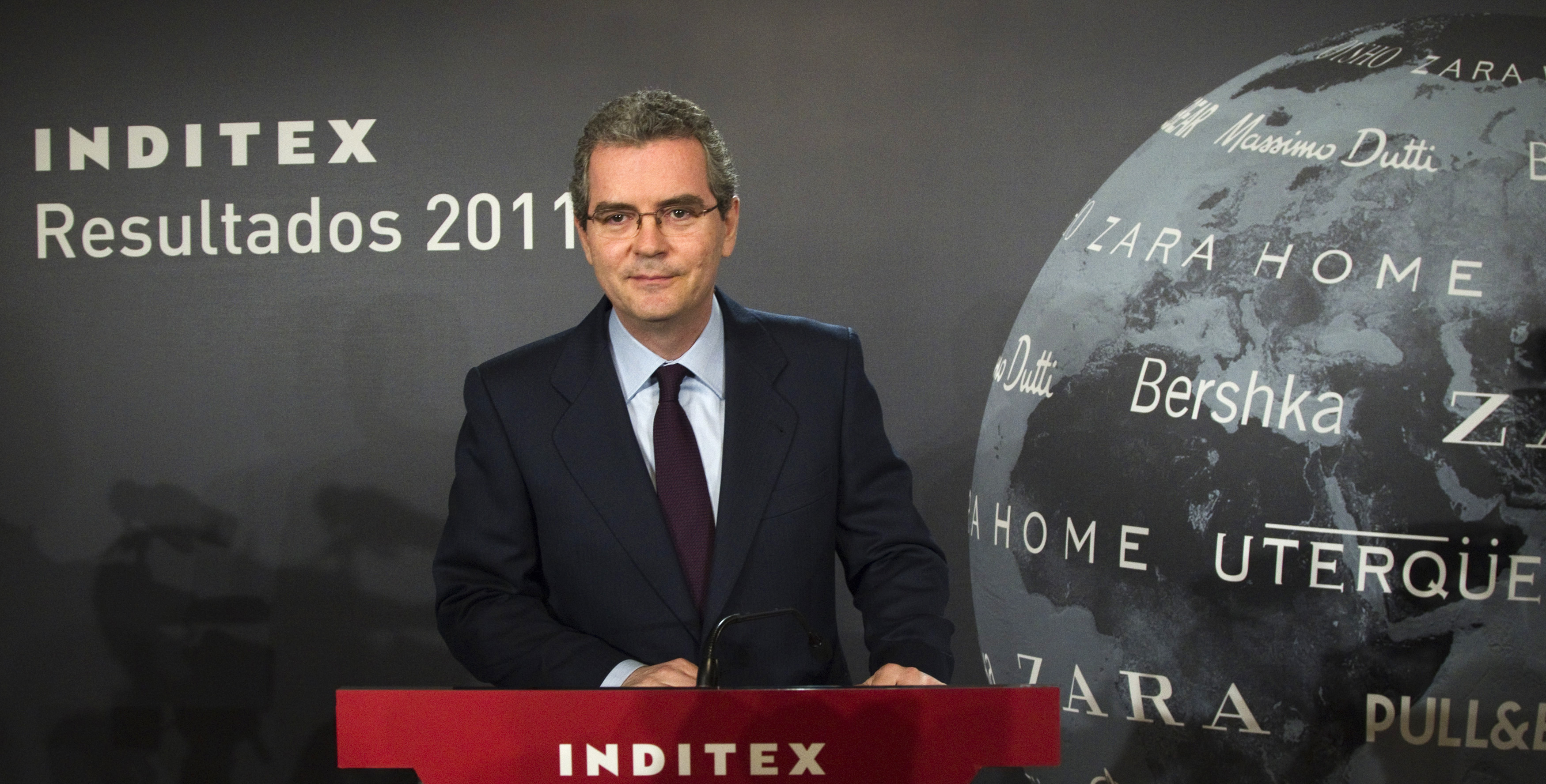 Pablo Isla, Chief Executive Officer of Spanish group Inditex, stands at the start of a news conference to present the company's 2011 annual results in Madrid March 21, 2012. REUTERS/Sergio Perez/File Photo