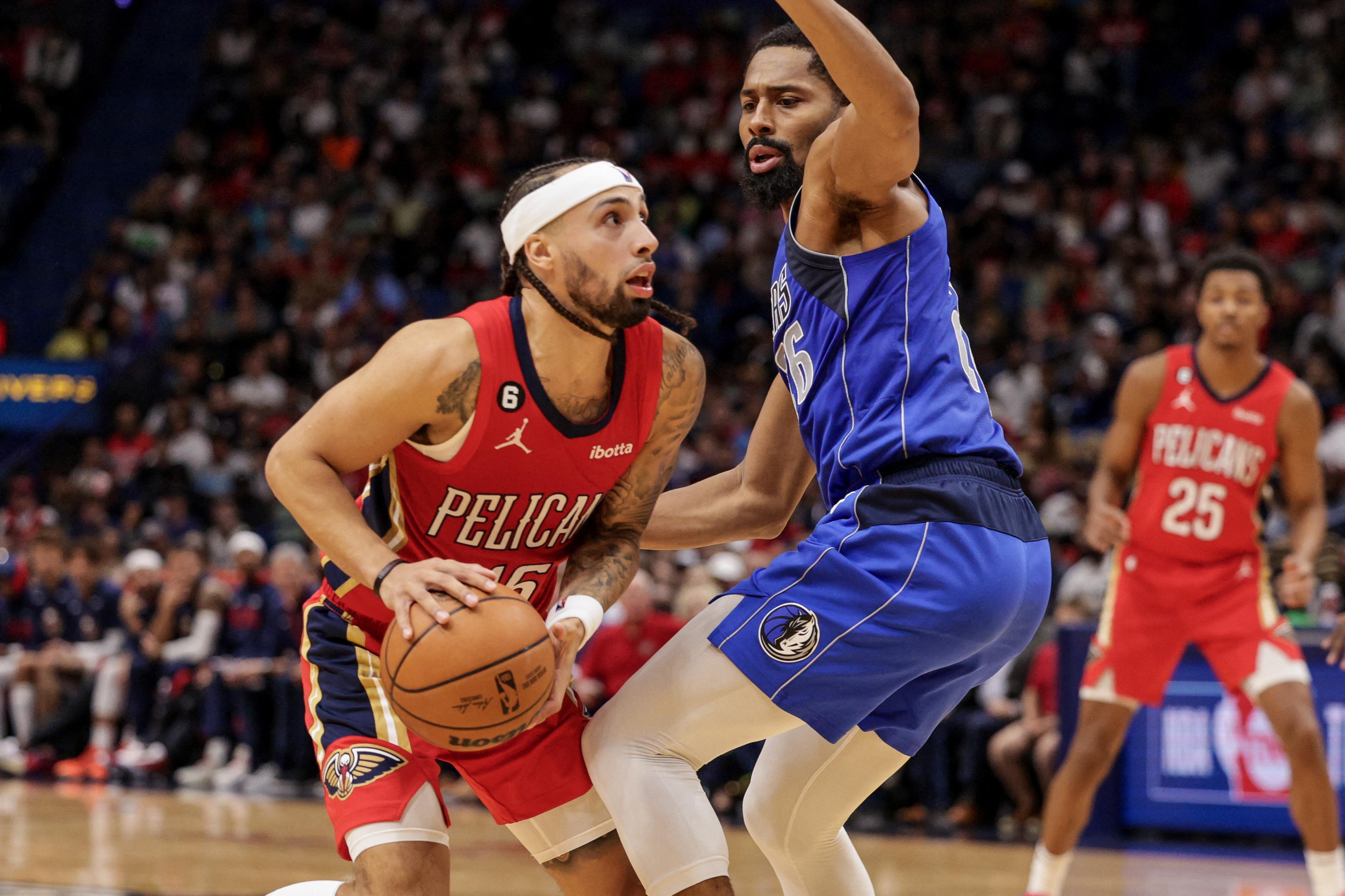 NBA roundup: Suns overcome heated third quarter, rout Warriors | Reuters