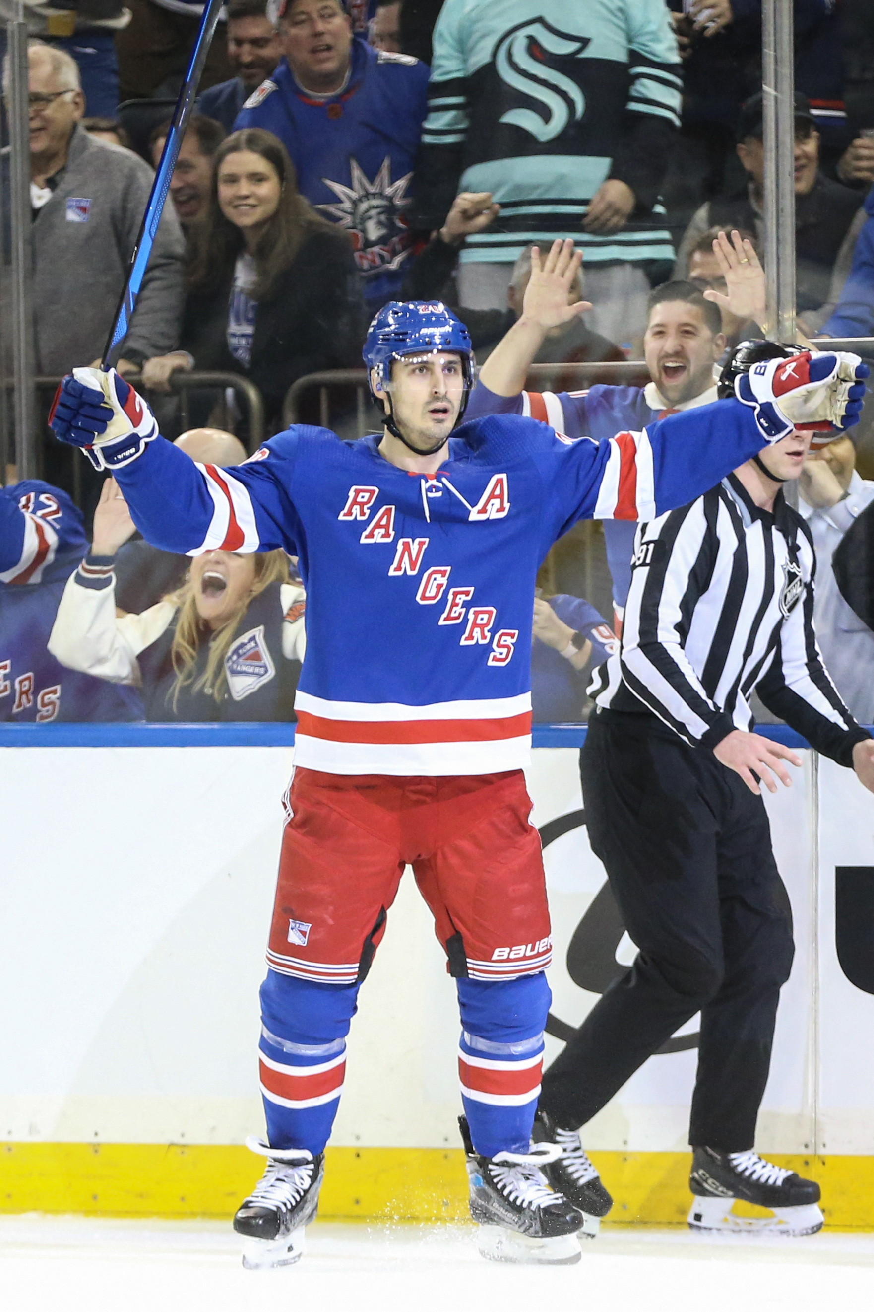 Chris Kreider Hat Trick Powers Rangers Past Canadiens | Reuters