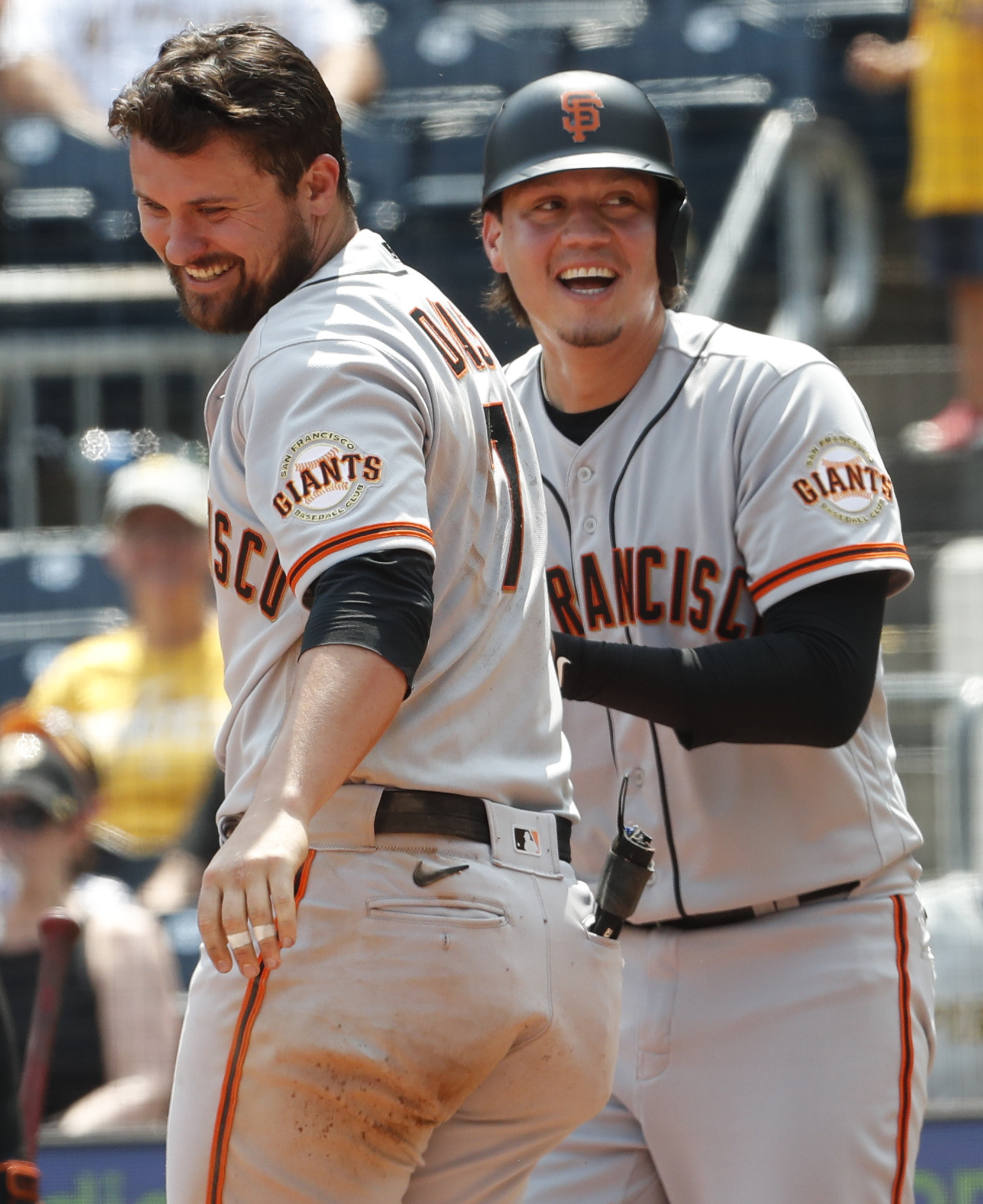 SF Giants sweep Pirates with five-run 10th inning in 8-4 win