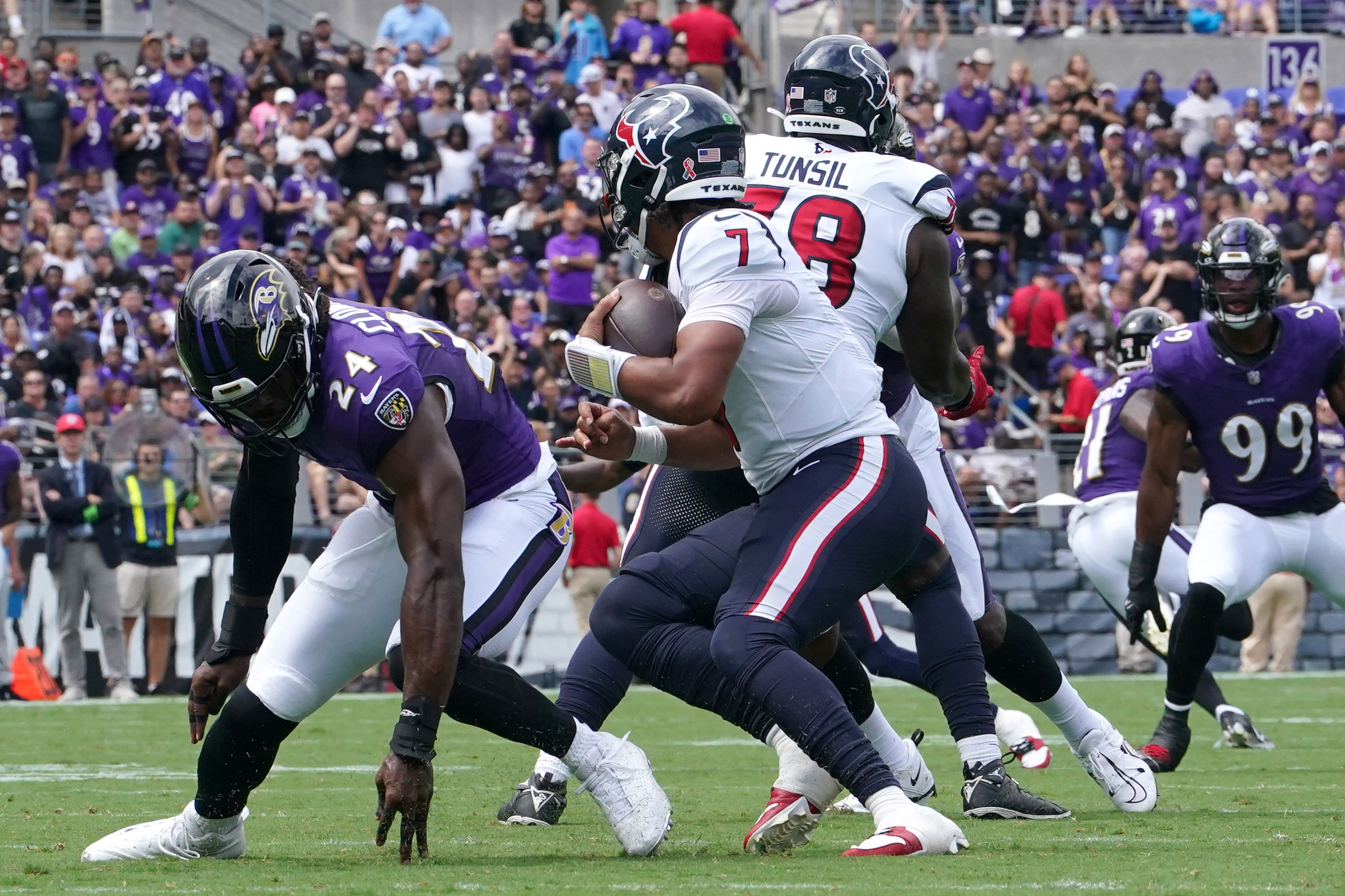 Lamar Jackson, Ravens start slow before rolling over Texans, 25-9